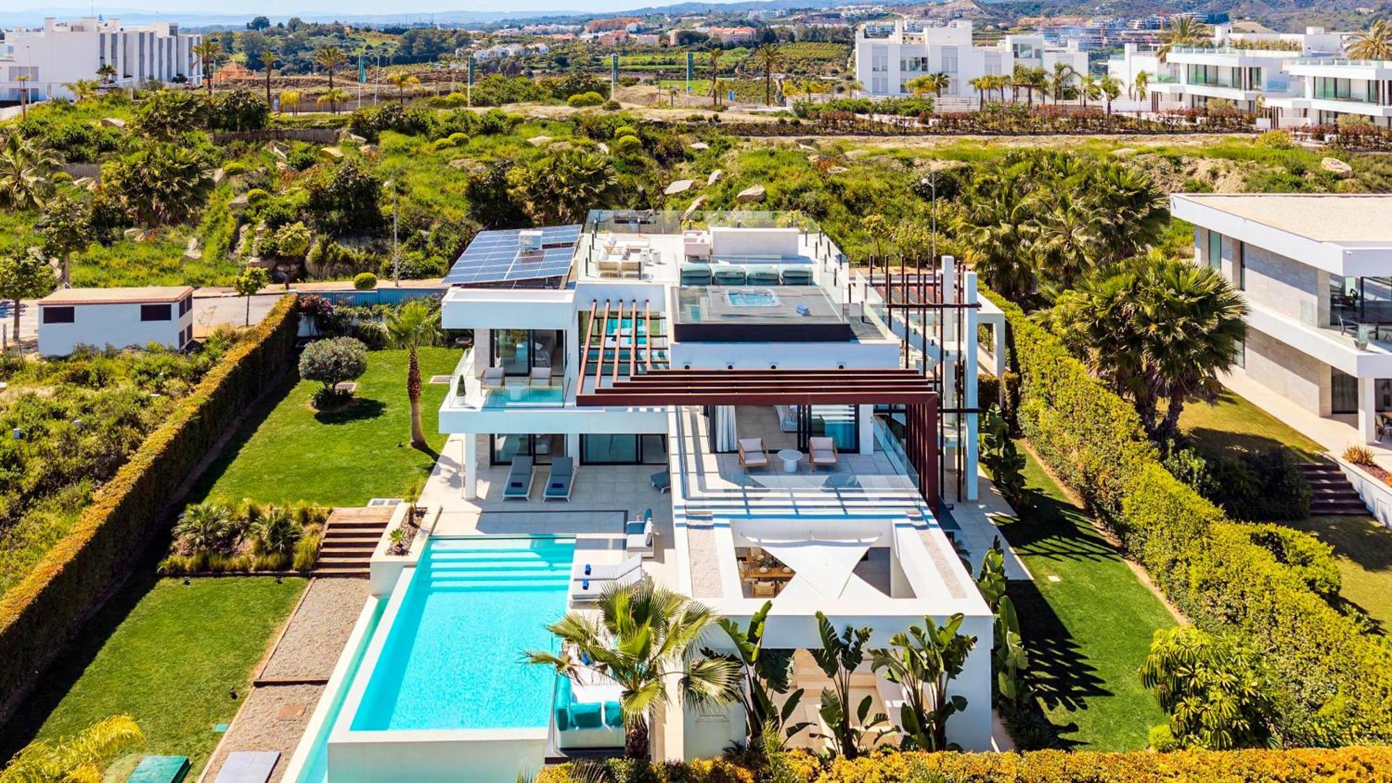 Vacation Marbella I Martinica, Turquoise Heated Pool, Rooftop Hot Tub With Sea View, Cine Room, 5 Min To The * Estepona