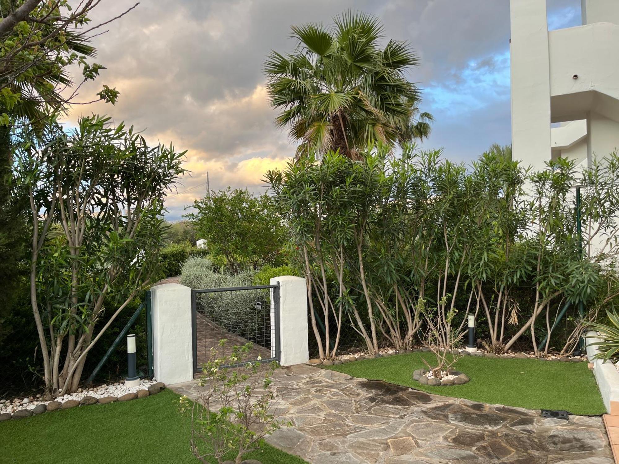 La Resina Country Golf - Estepona Marbella - Bajo Con Jardin Privado Y Solarium Estepona