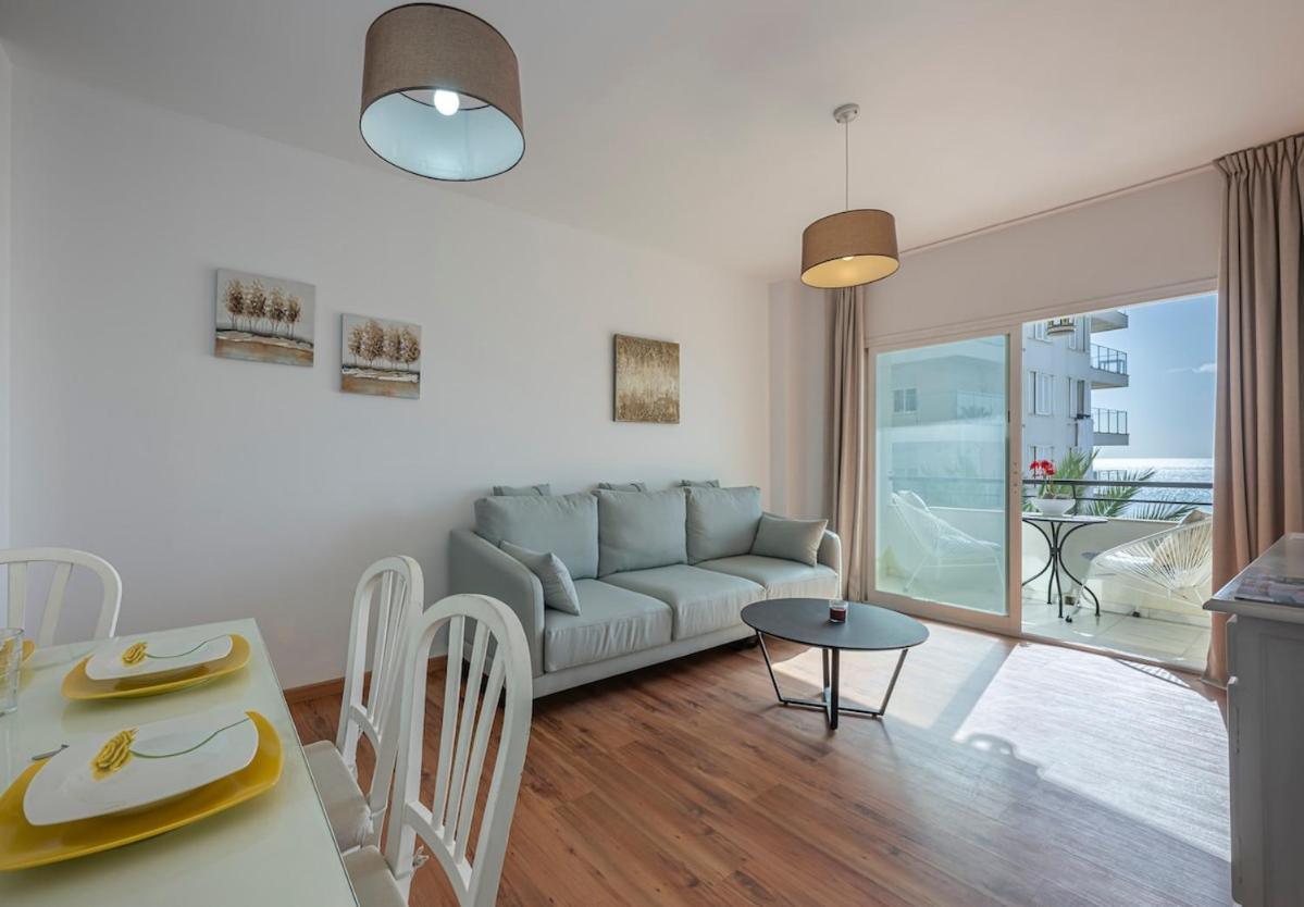 Apartamento Cozy & Comfy Seaside Retreat In
