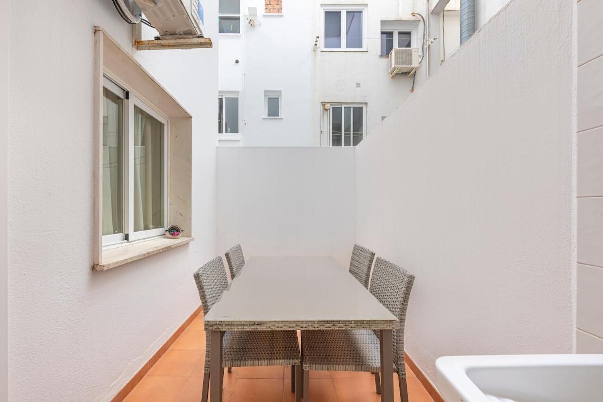 Apartamento Cozy & Comfy Seaside Retreat In *