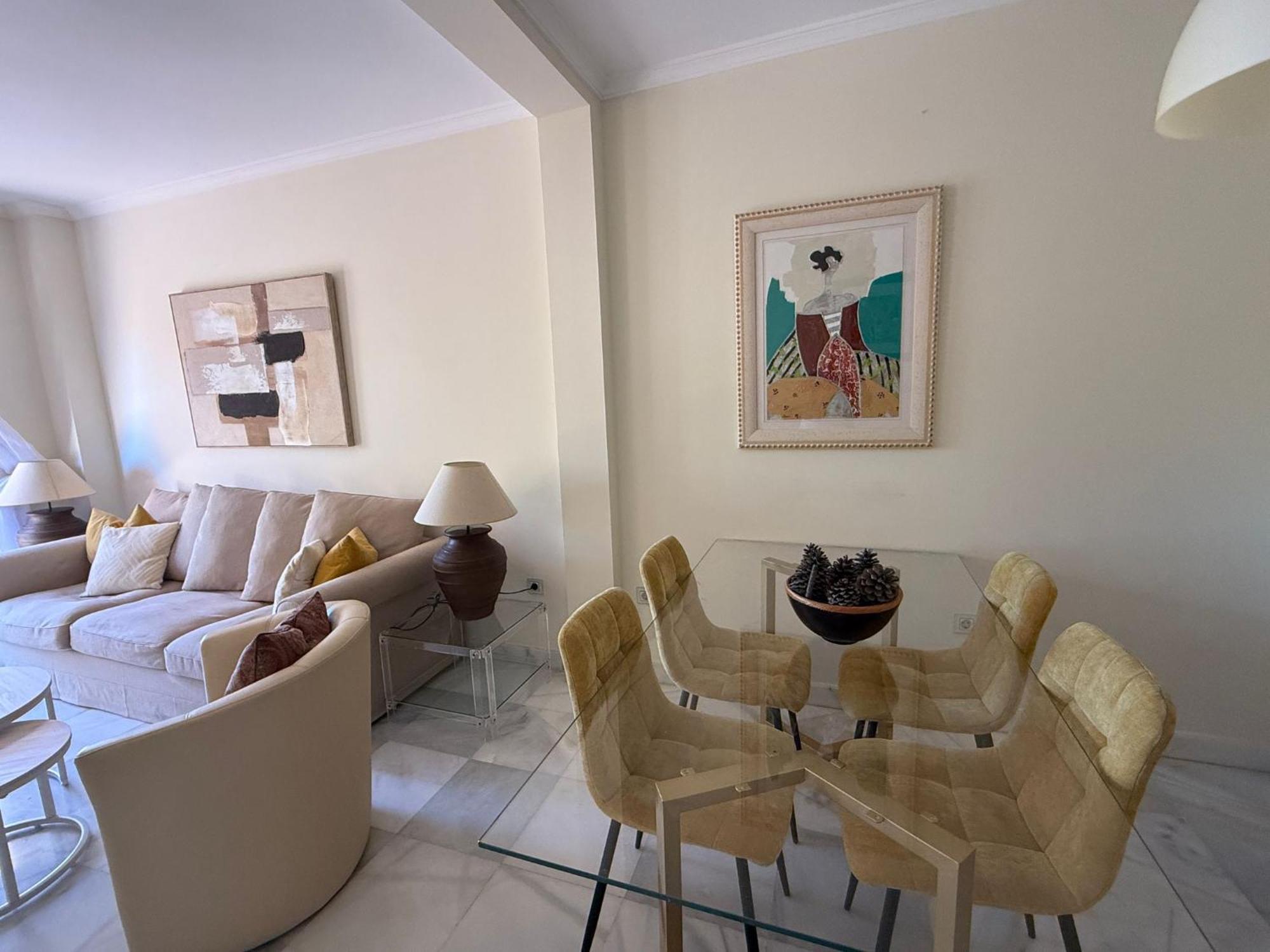 Apartment Lovely Two Bedroom Estepona