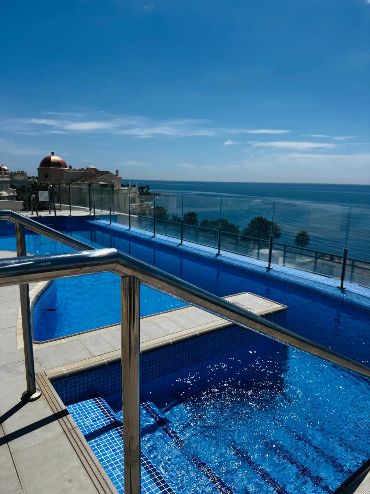 Luxury On The & Infinity Pool, Marbella Appartement