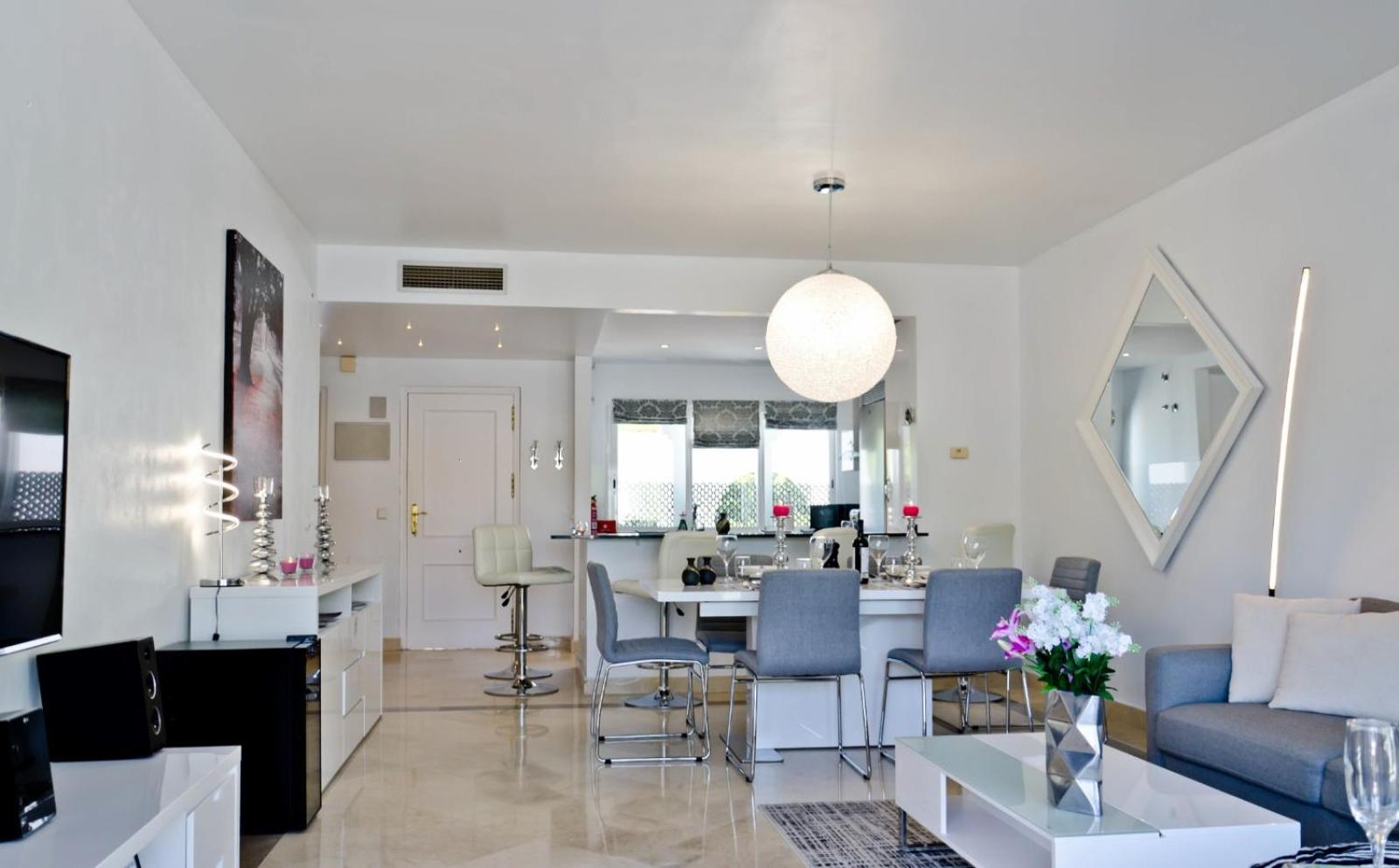 1408 - Luxury Two Bed Penthouse In El Presidente *