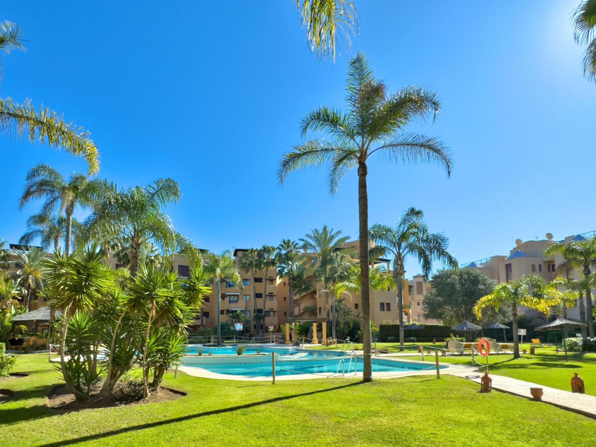 Amplio De 3 Junto A La Playa, Costalita, Apartment Estepona