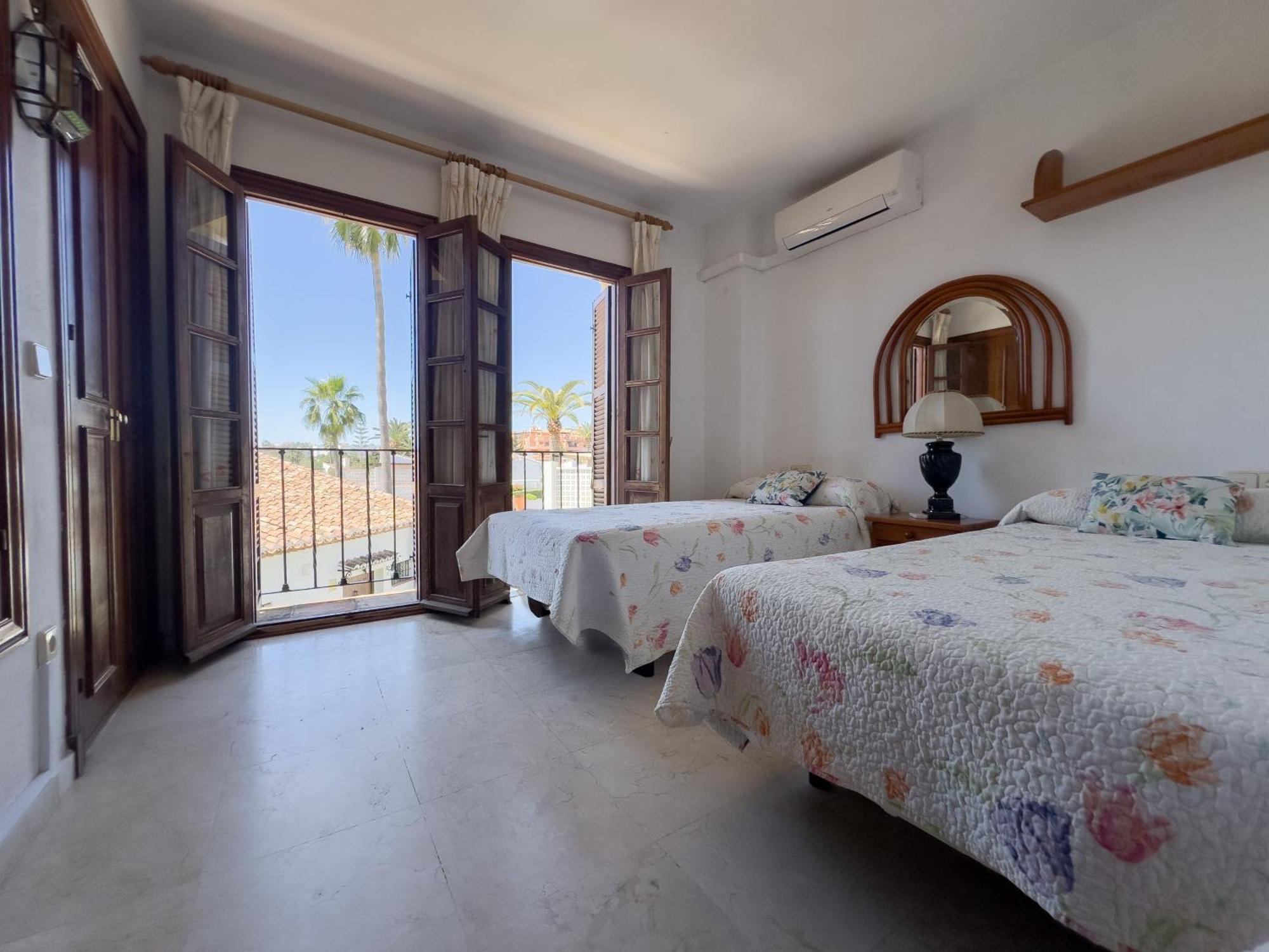 Adosado Junto Al Mar Estepona