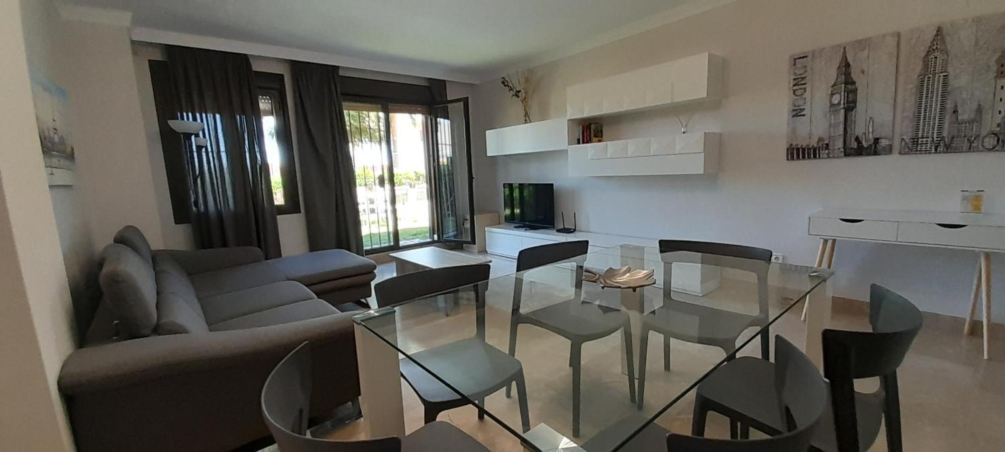 De Tres Muy Espacioso Con Jardines Y Piscinas * Estepona