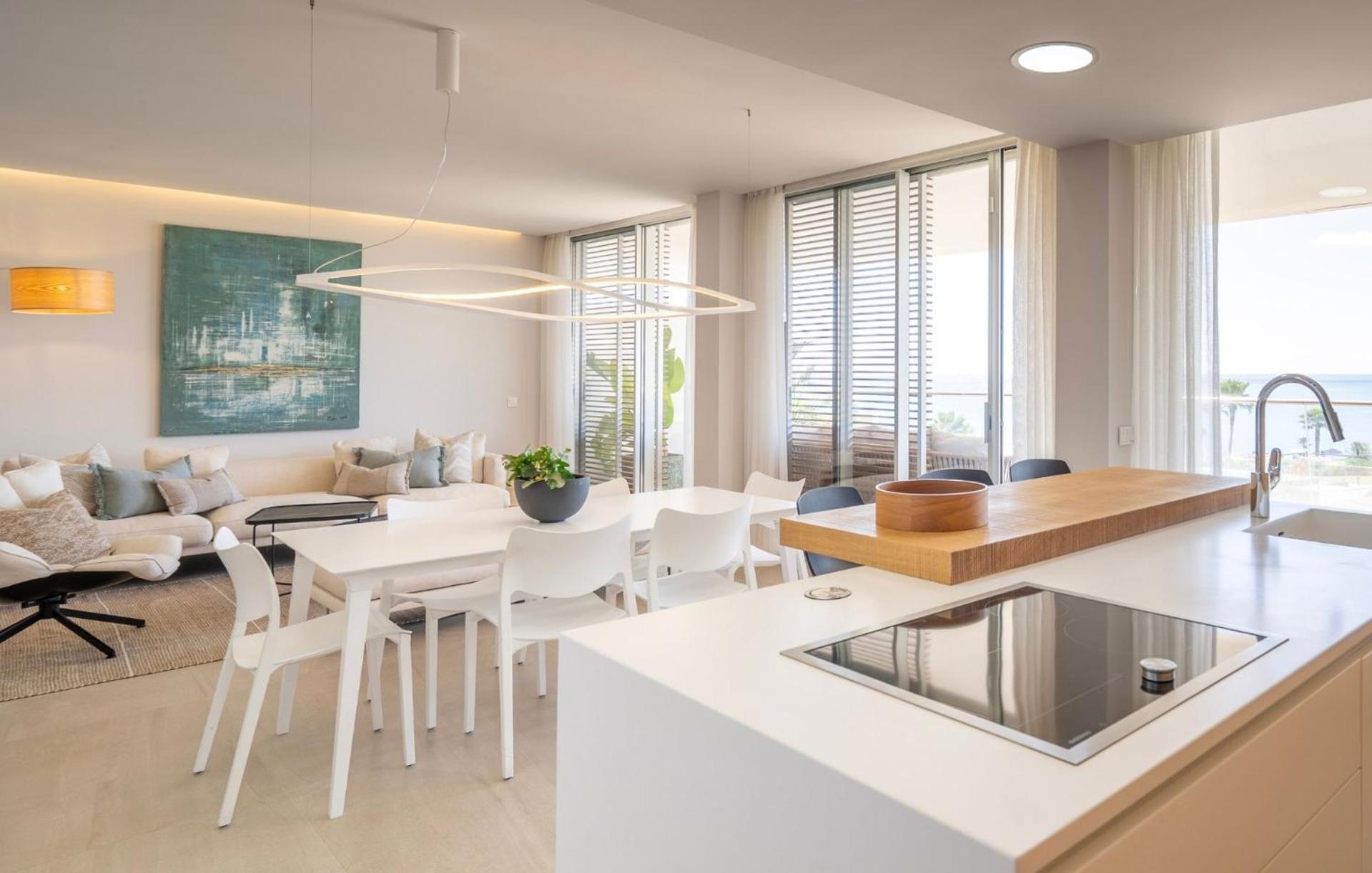 Modern 3-bedroom Luxury With Panoramic Sea Views The Edge,