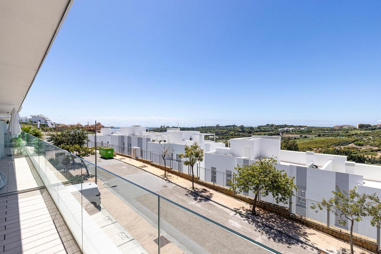 Stunning Three Bedroom Townhouse With Great Views! Apartment