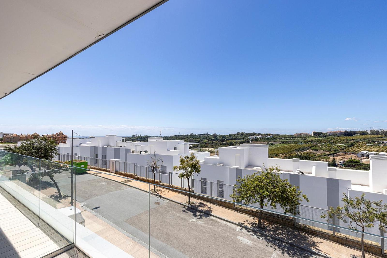 Stunning Three Bedroom Townhouse With Great Views! *