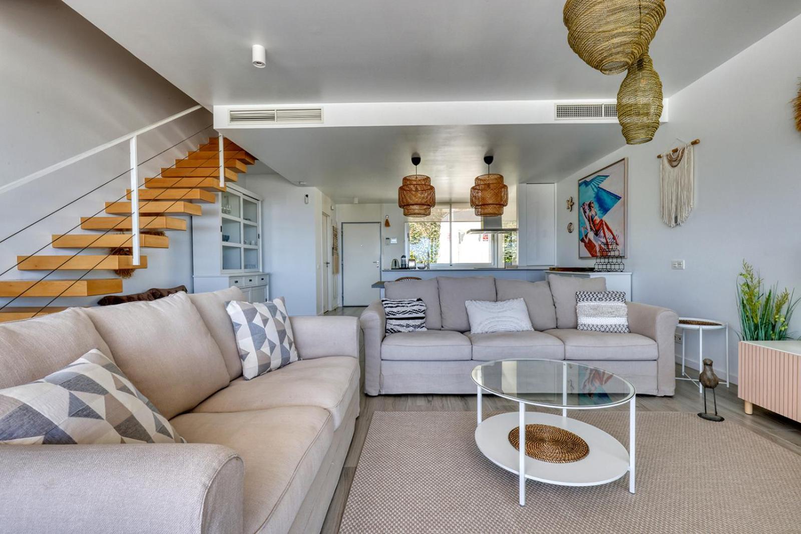 Stunning Three Bedroom Townhouse With Great Views! *