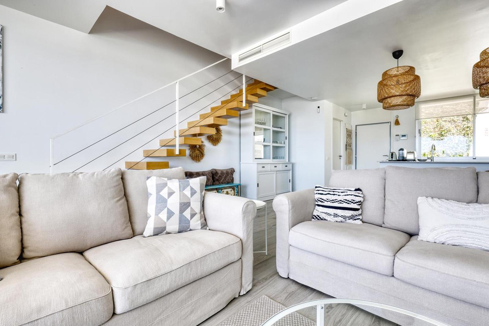 Stunning Three Bedroom Townhouse With Great Views! Apartment