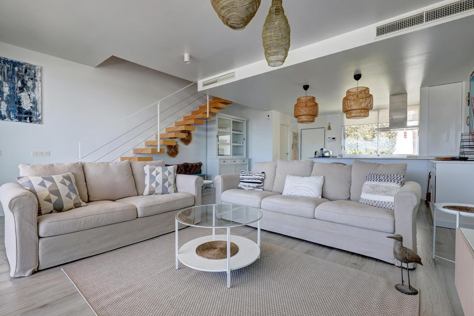 Apartment Stunning Three Bedroom Townhouse With Great Views!
