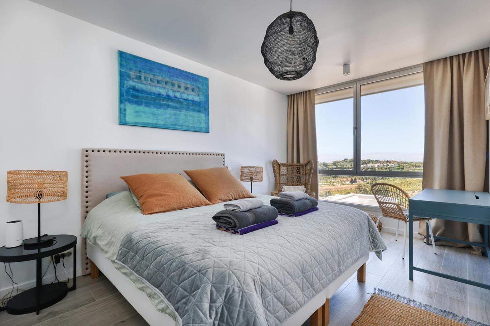 Stunning Three Bedroom Townhouse With Great Views! Apartment *