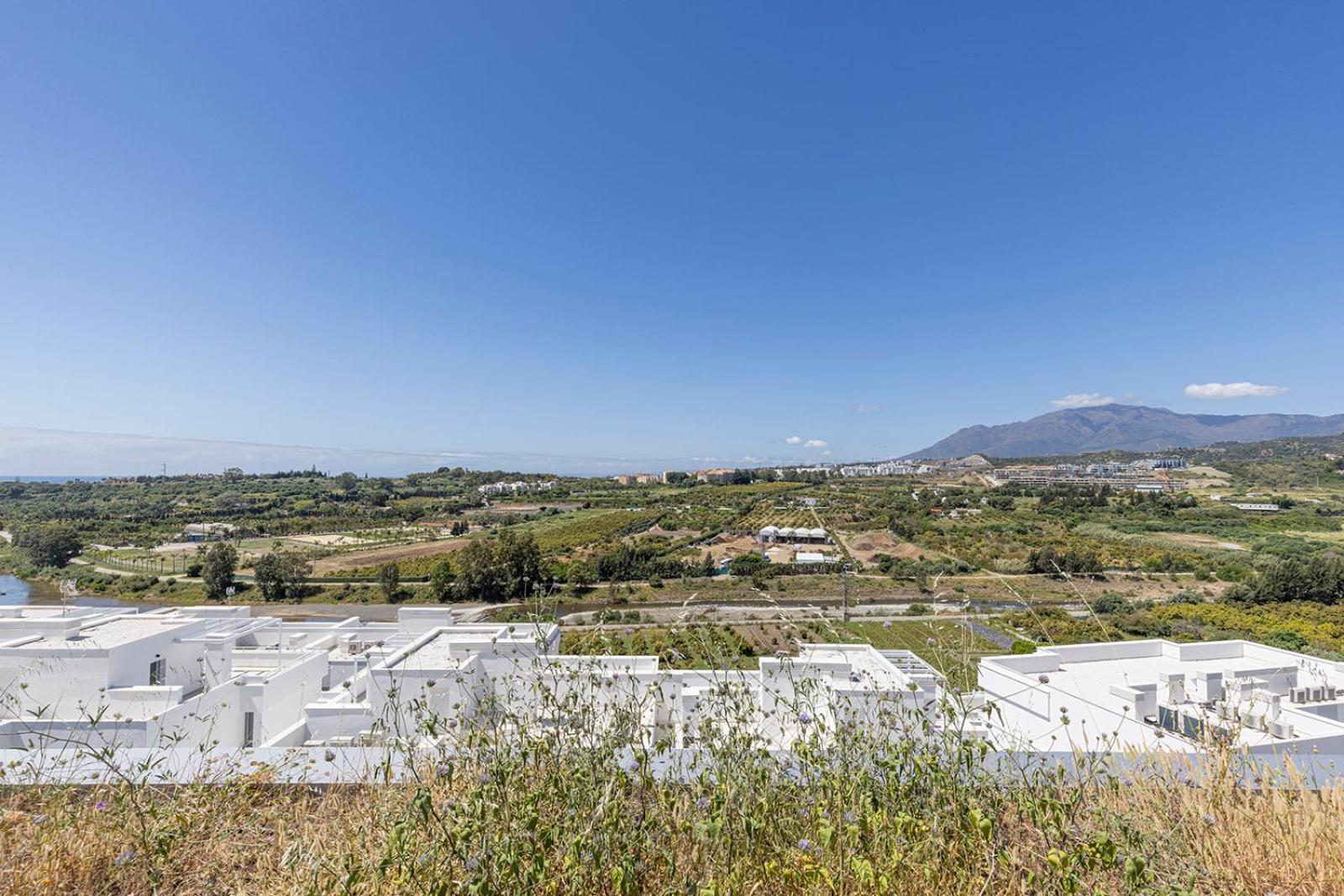 Stunning Three Bedroom Townhouse With Great Views! Apartment *