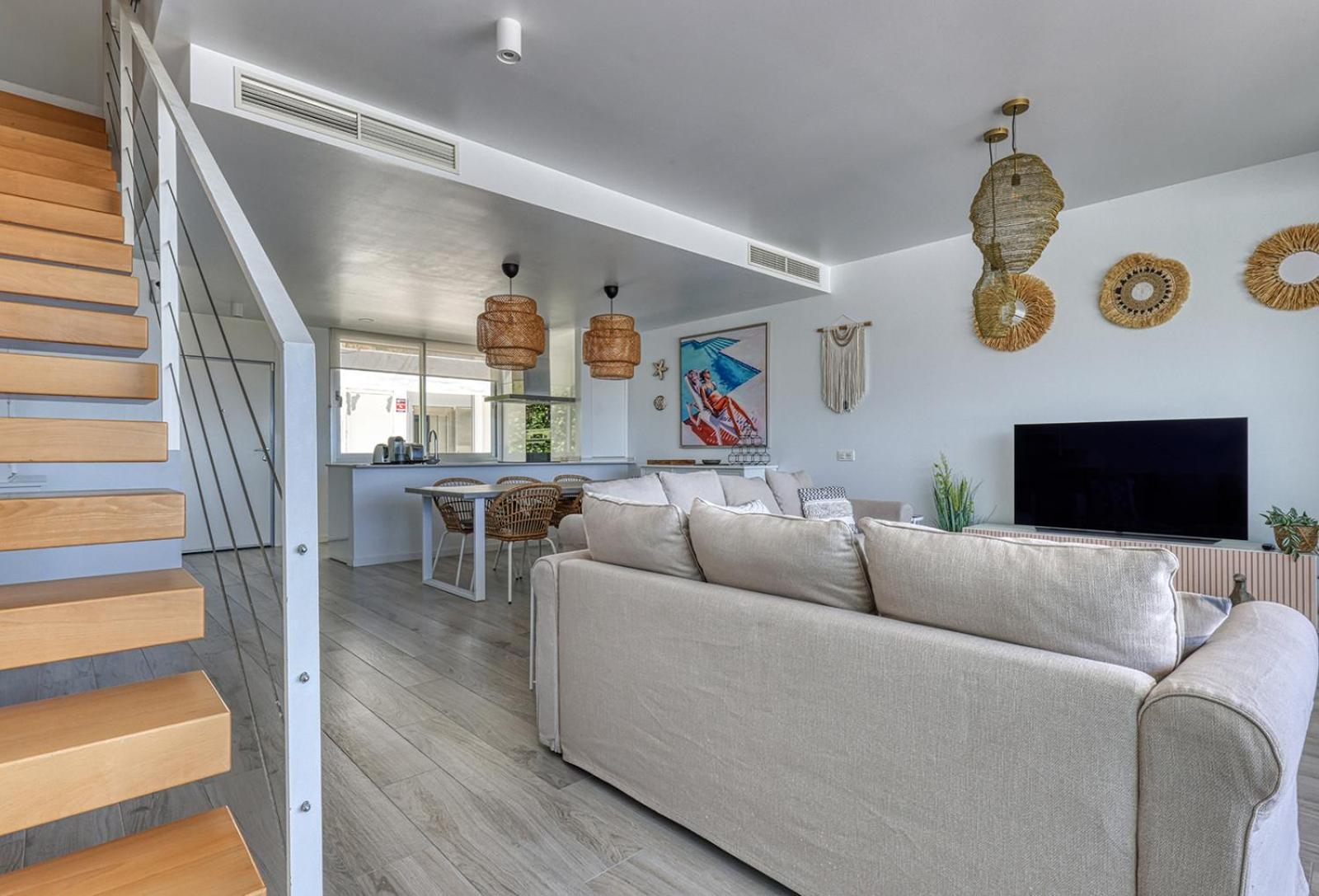 Stunning Three Bedroom Townhouse With Great Views! Apartment