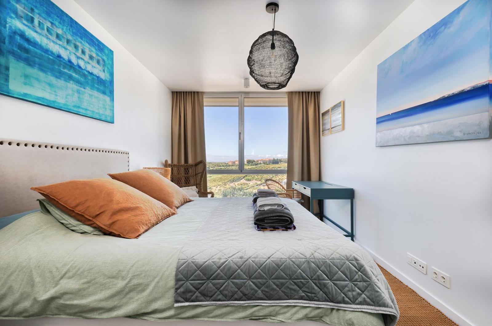 Stunning Three Bedroom Townhouse With Great Views! Apartment *