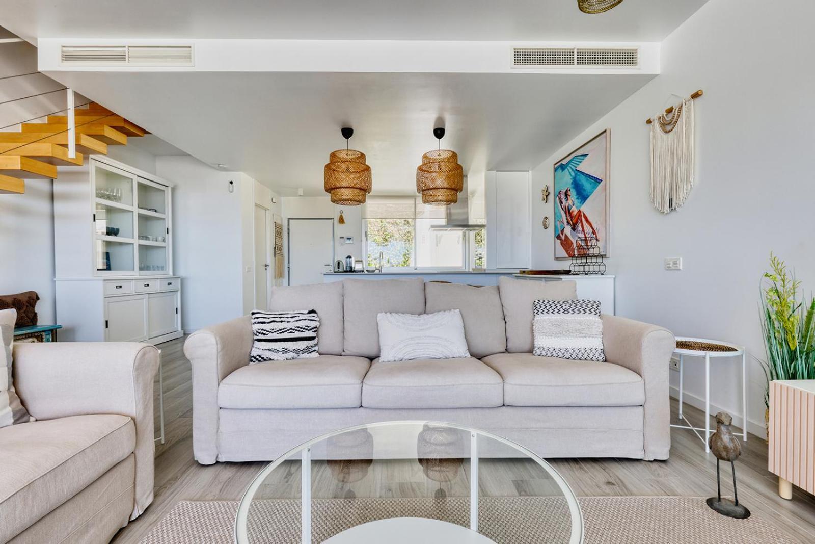Stunning Three Bedroom Townhouse With Great Views! *