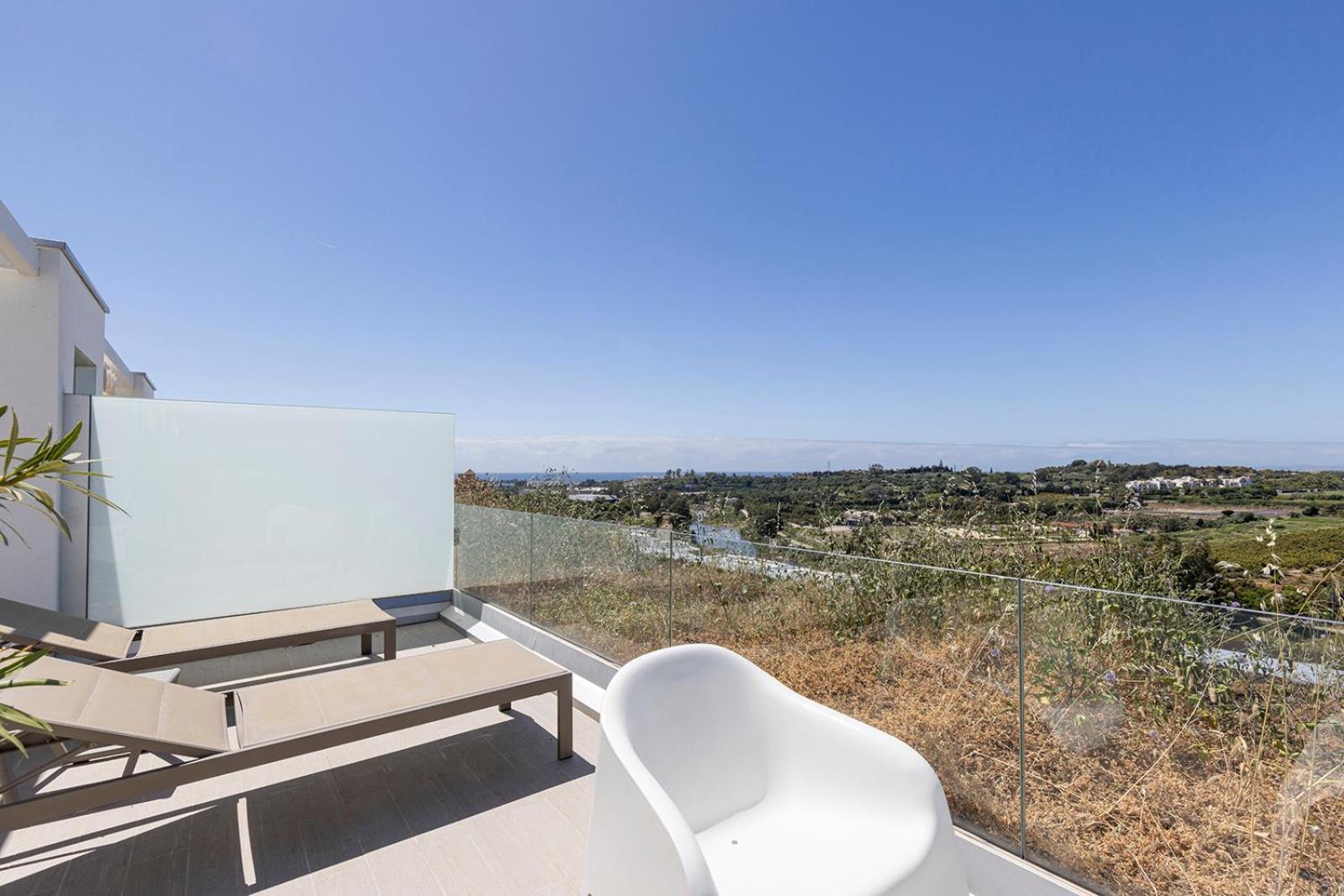 Stunning Three Bedroom Townhouse With Great Views! Apartment