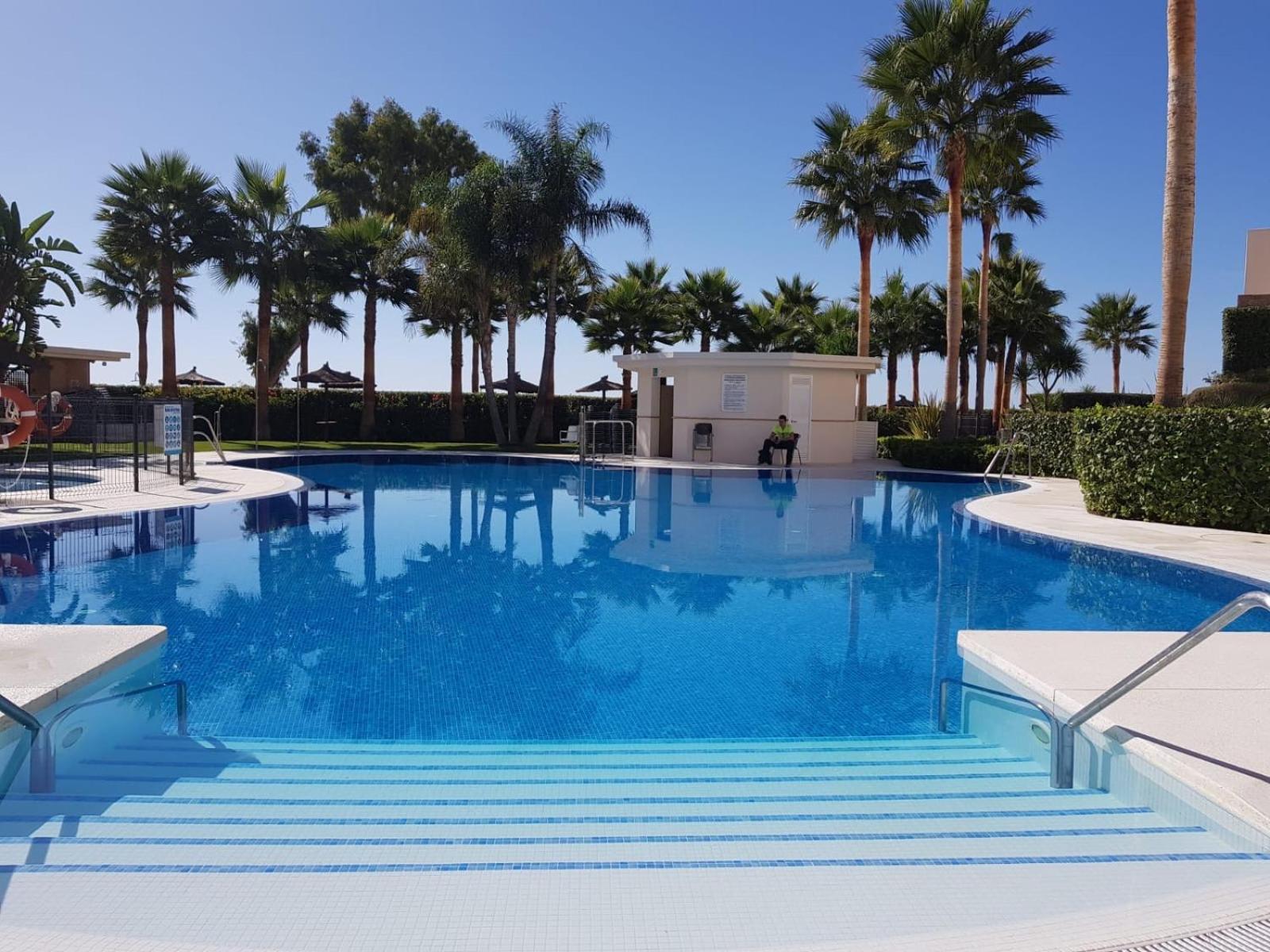 Private And Bathroom In Luxury Complex *
