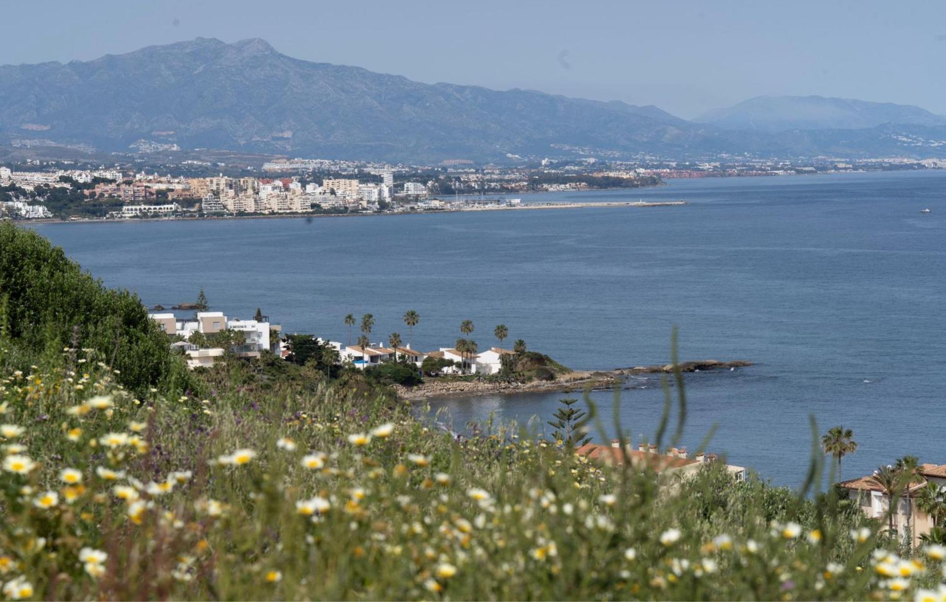 Modern Two-bedroom Coastal Retreat With Panoramic Sea Views To Africa * Estepona
