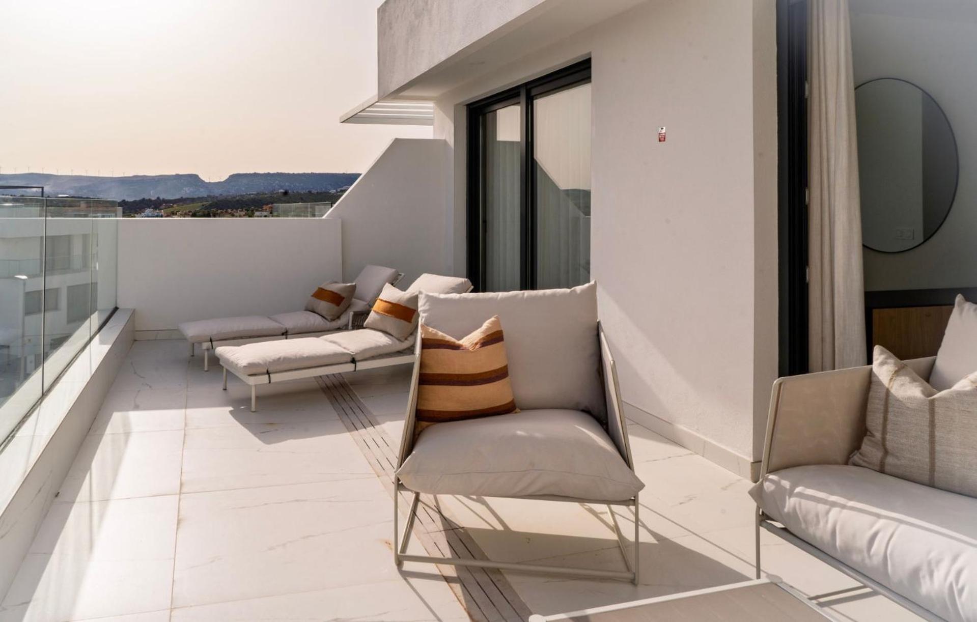 Modern Two-bedroom Coastal Retreat With Panoramic Sea Views To Africa Apartamento Estepona
