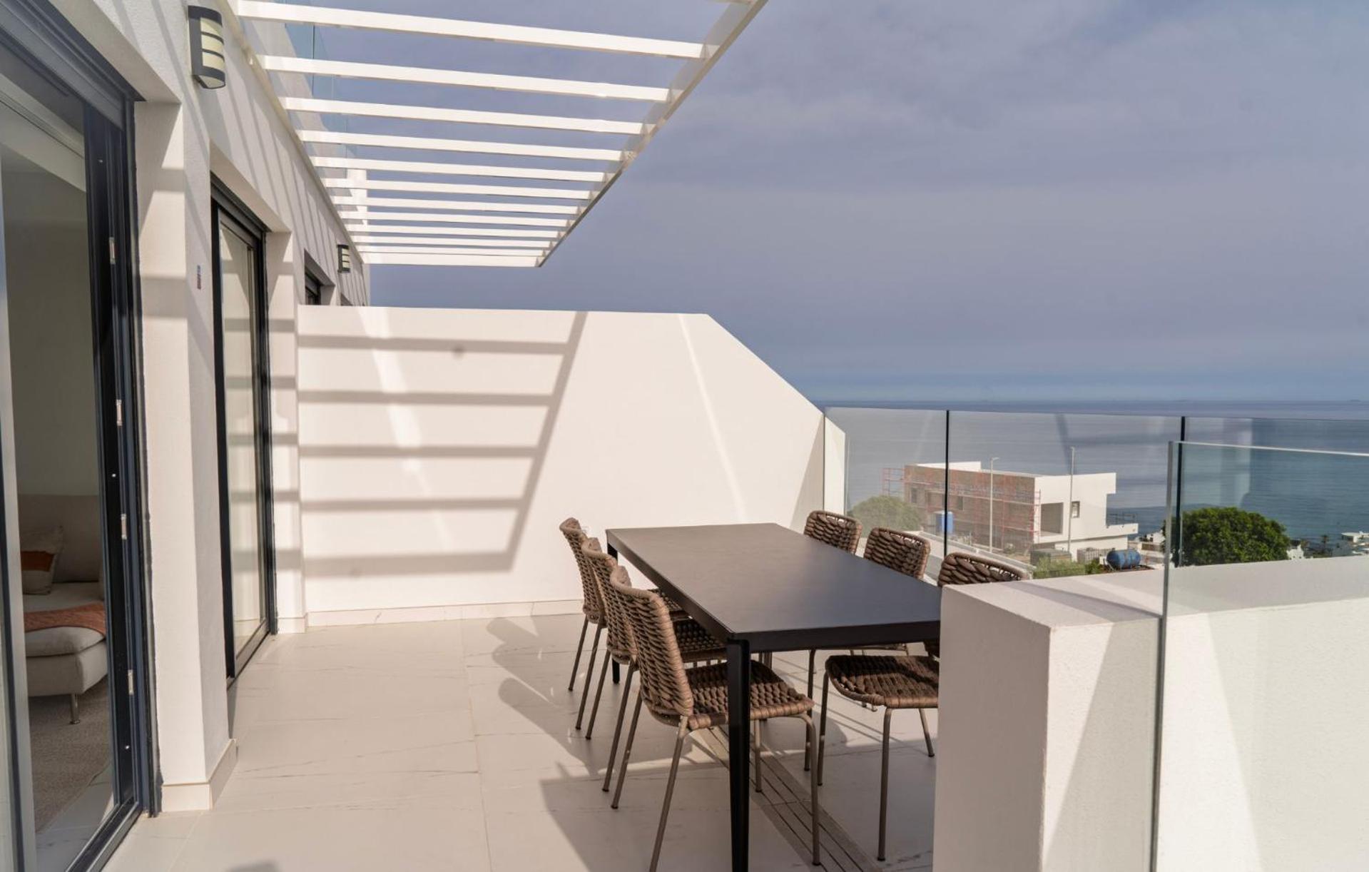 Modern Two-bedroom Coastal Retreat With Panoramic Sea Views To Africa *
