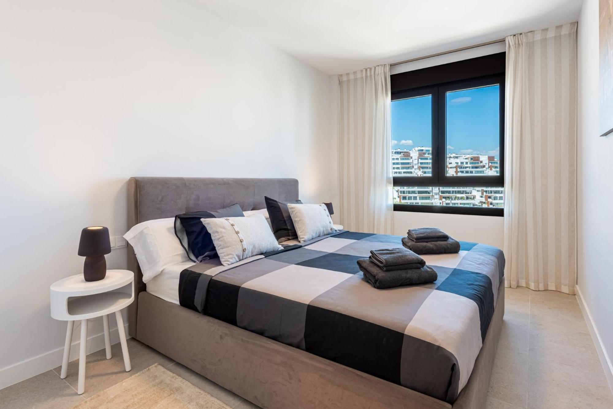 2 Bedroom With Pool Apartment *