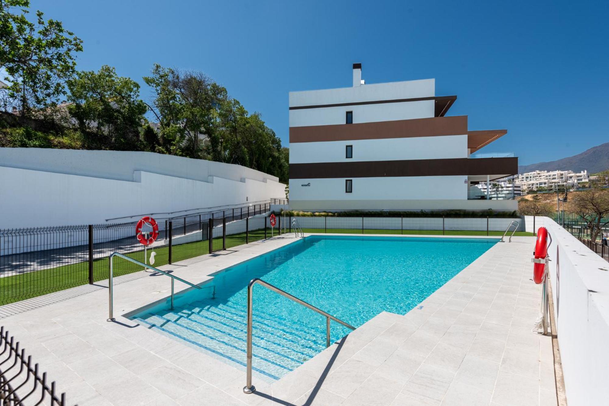 2 Bedroom With Pool
