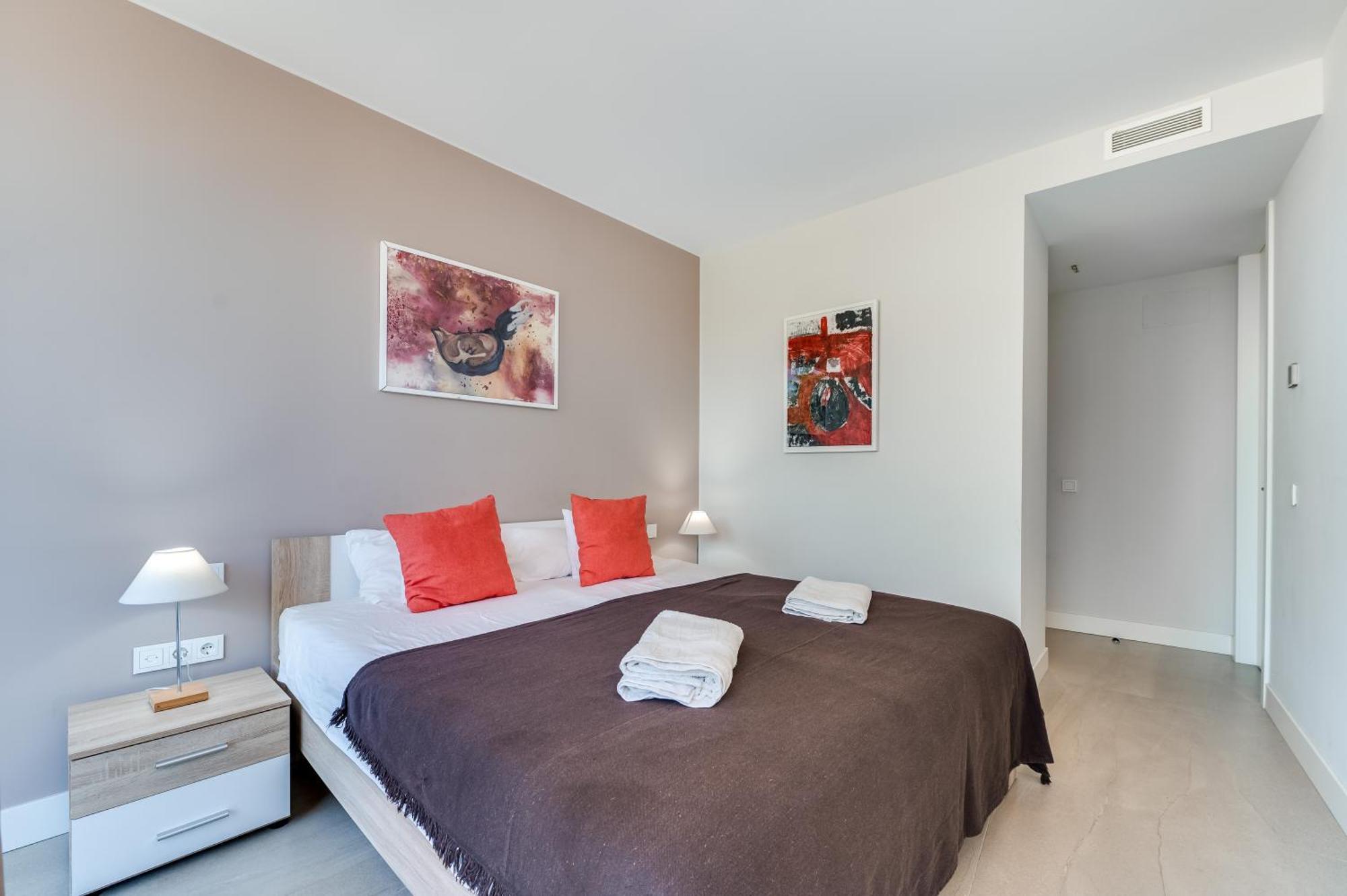 Apartment Edge Beachfront 2br - 3 Pools, 1 Heated, Spa, Gym, Cowork *