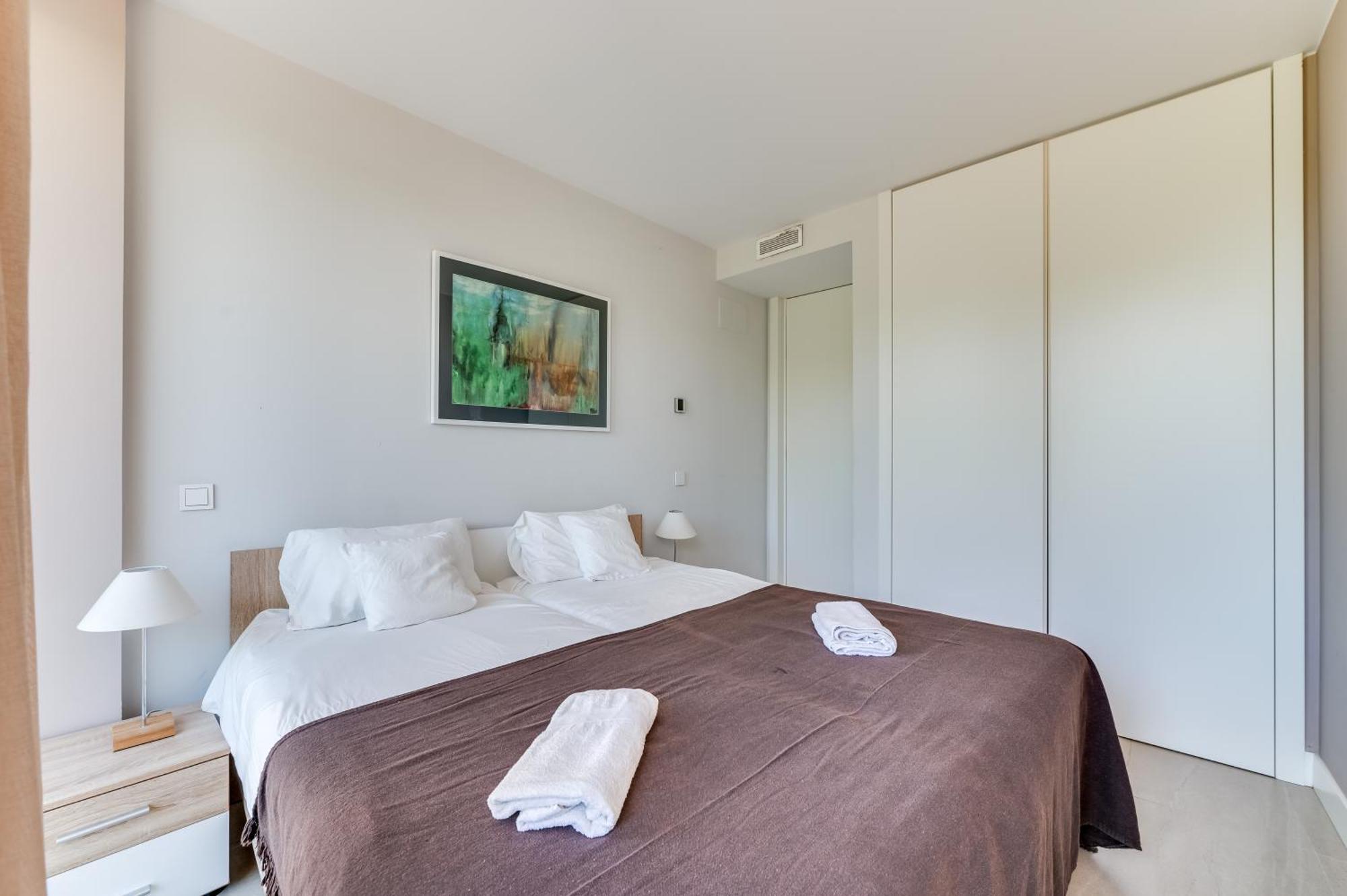Edge Beachfront 2br - 3 Pools, 1 Heated, Spa, Gym, Cowork *
