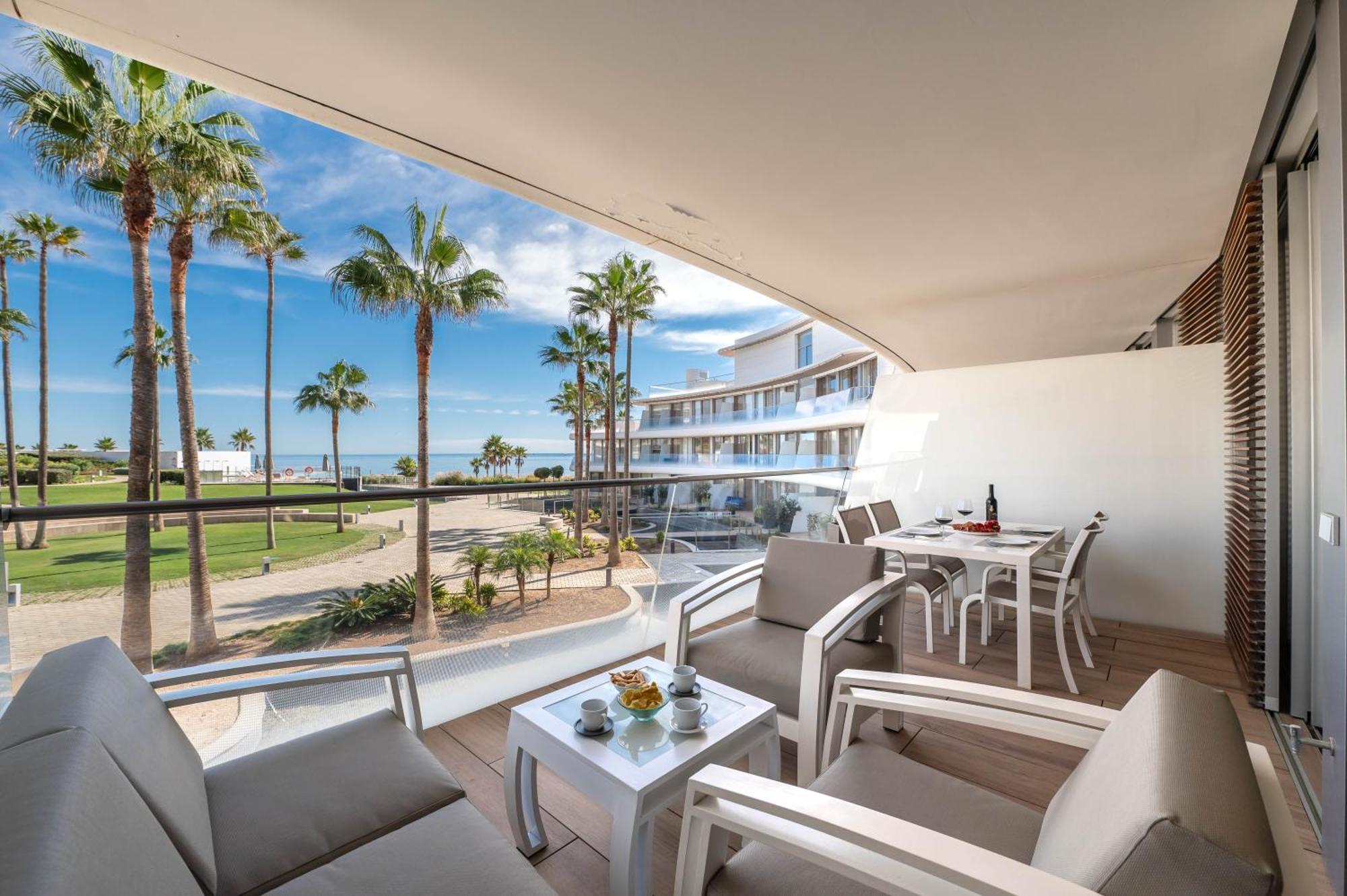 Apartment Edge Beachfront 2br - 3 Pools, 1 Heated, Spa, Gym, Cowork Estepona