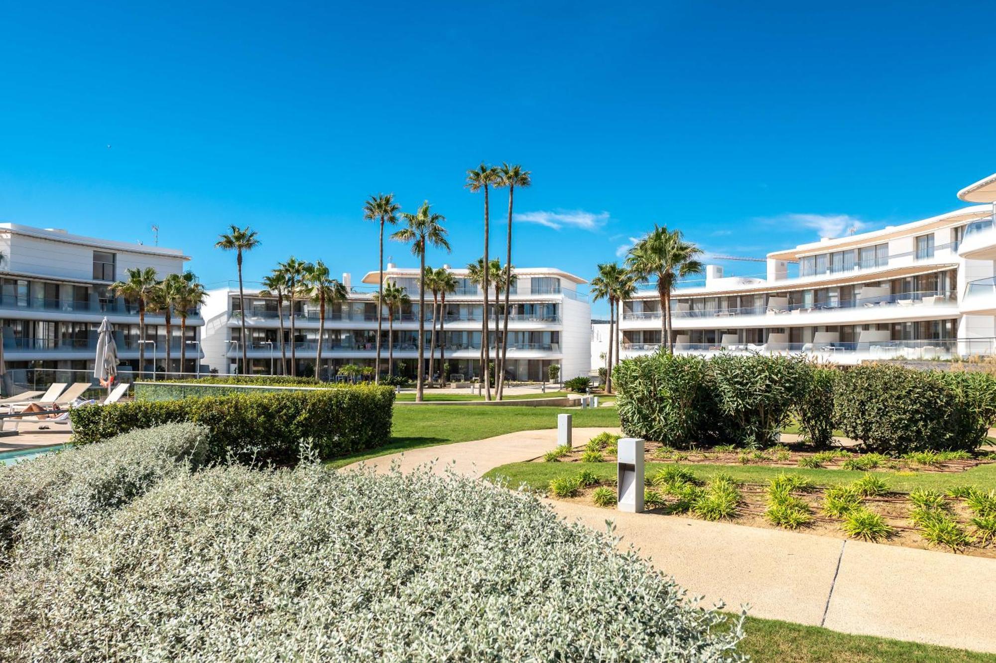 Edge Beachfront 2br - 3 Pools, 1 Heated, Spa, Gym, Cowork Apartment *