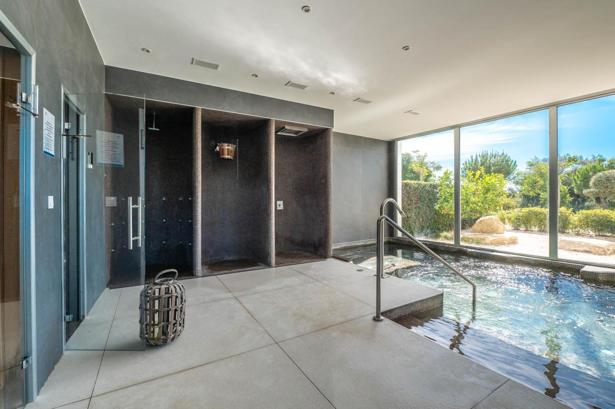 Edge Beachfront 2br - 3 Pools, 1 Heated, Spa, Gym, Cowork Apartment