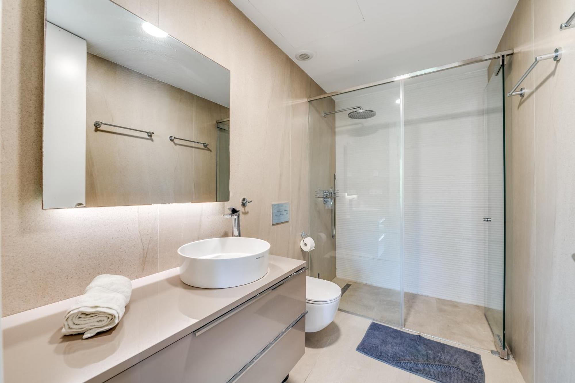 Edge Beachfront 2br - 3 Pools, 1 Heated, Spa, Gym, Cowork Apartment *