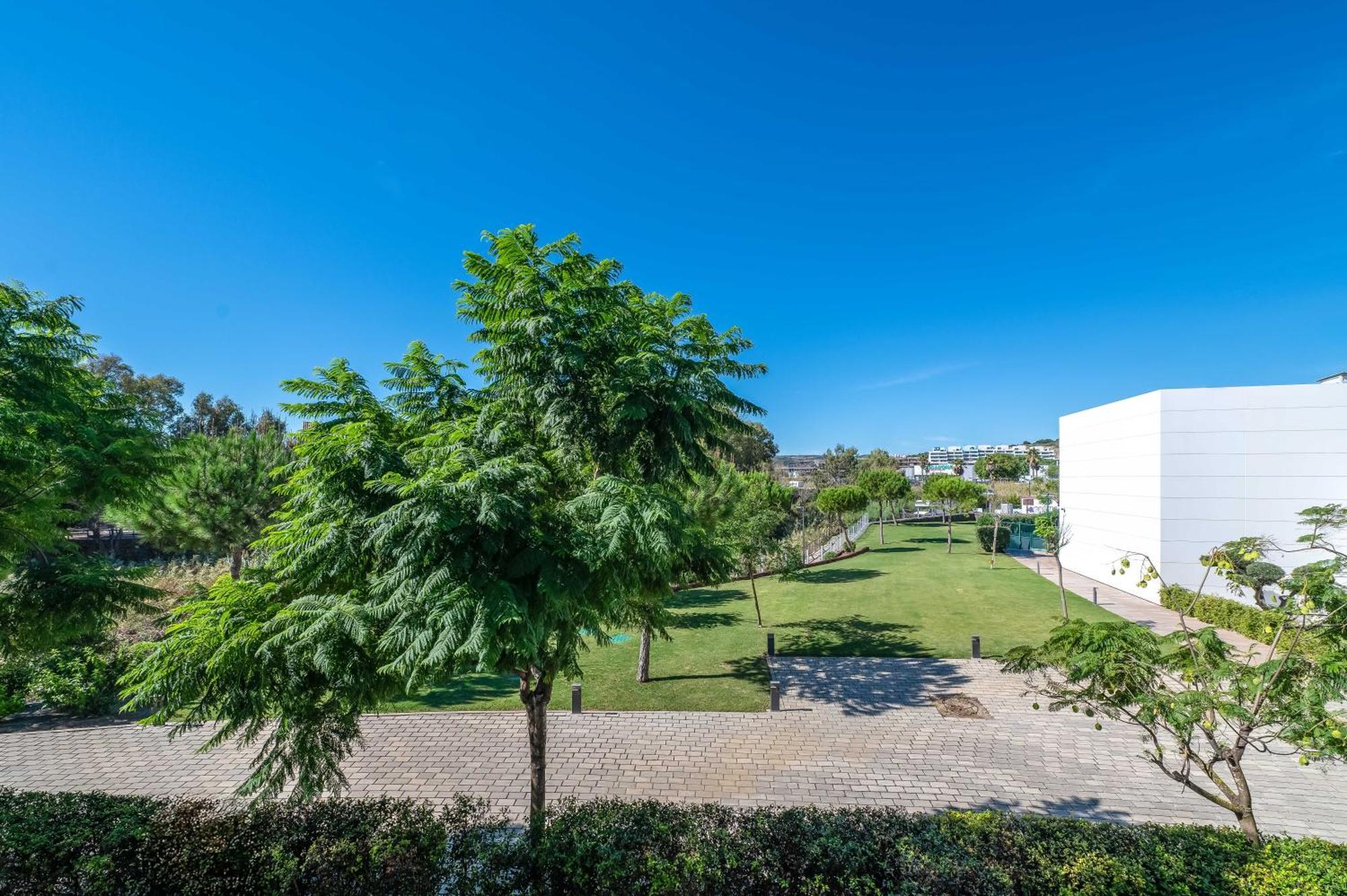 Edge Beachfront 2br - 3 Pools, 1 Heated, Spa, Gym, Cowork Apartment