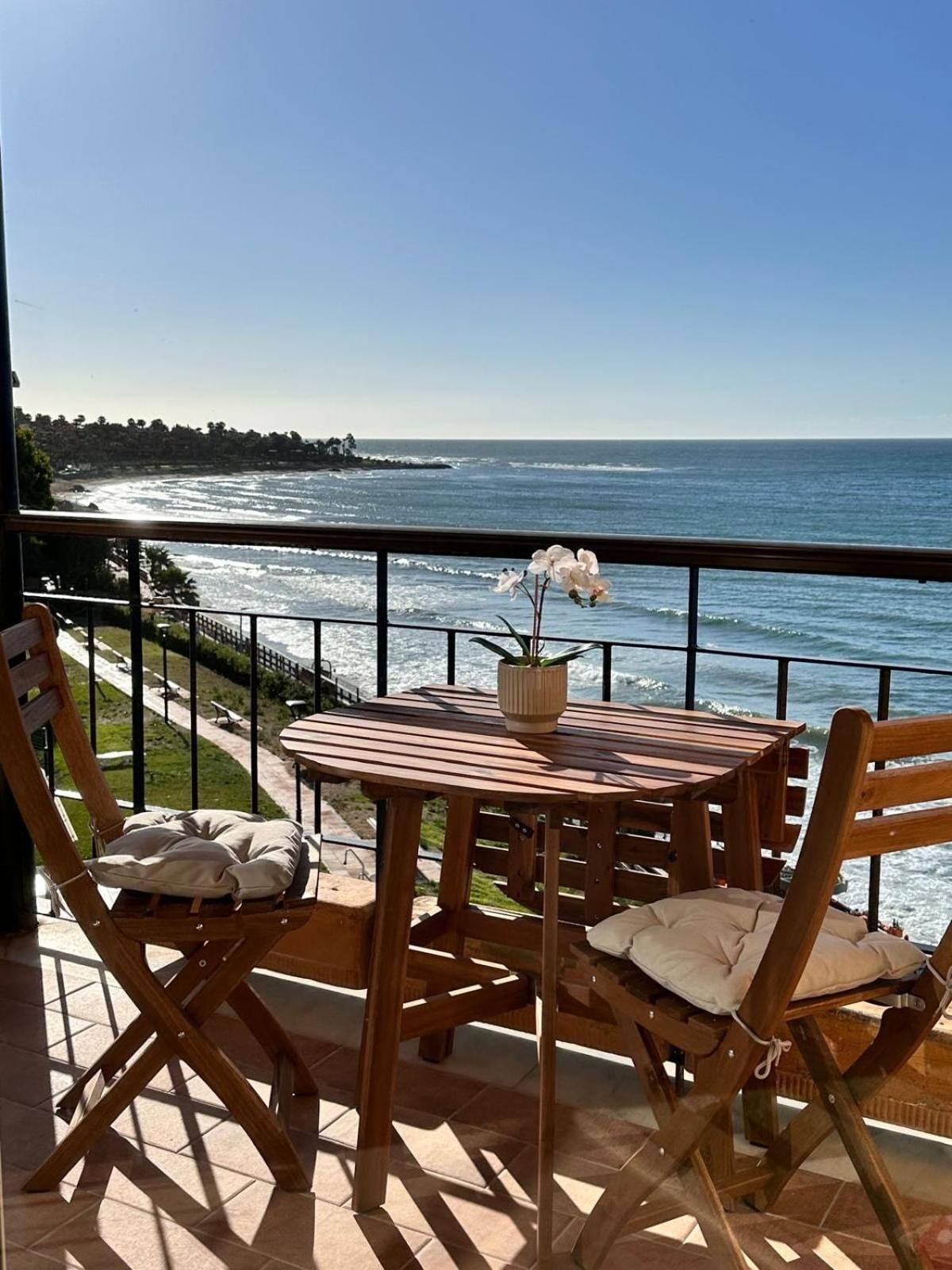 Apartamento Modern Beachfront 2 Bdrm , Incredible Views Estepona