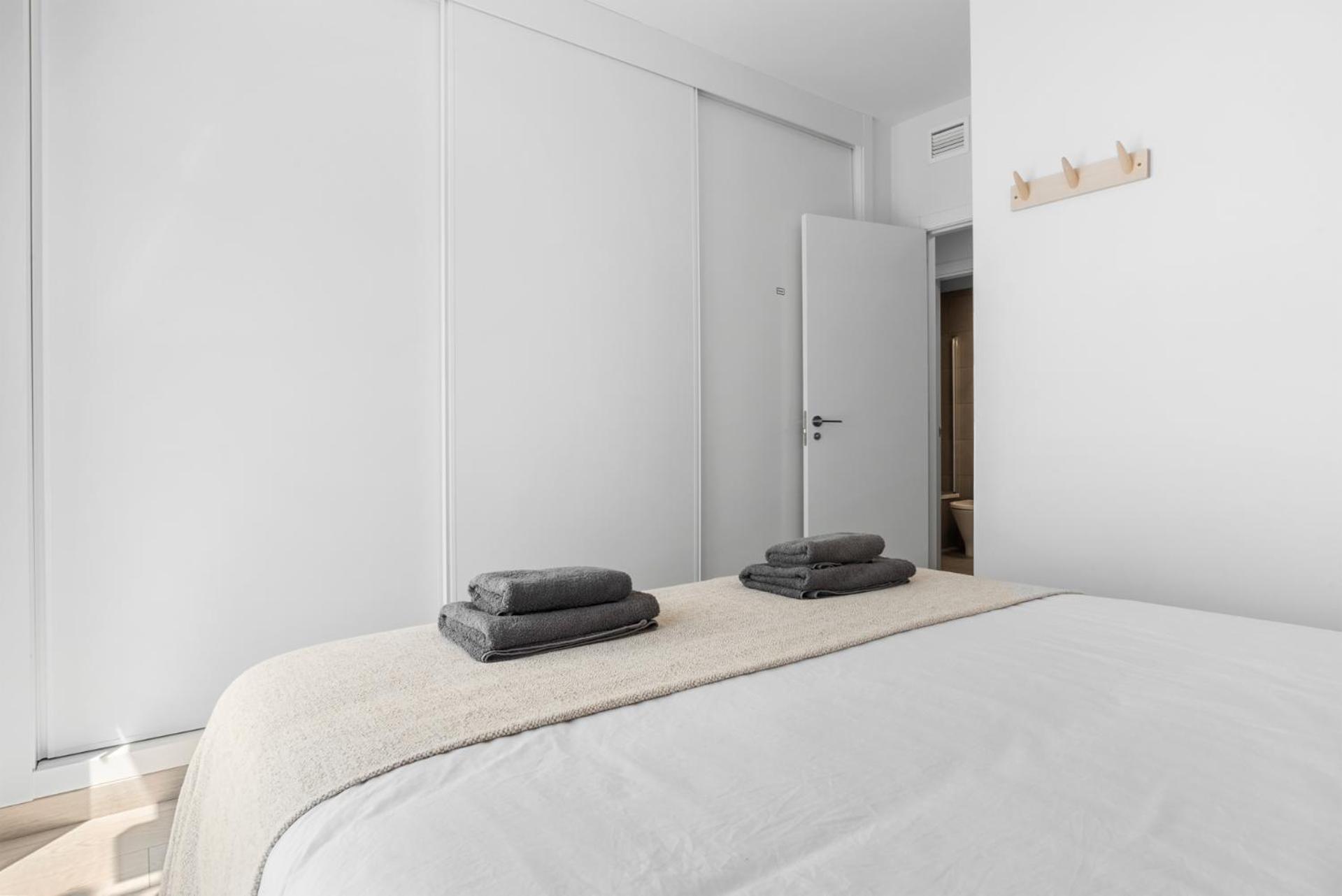 Luxury Penthouse With Beautiful Rooftop At Location *