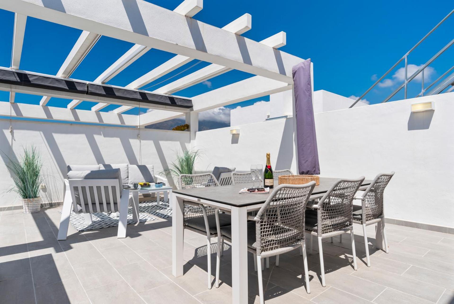 Luxury Penthouse With Beautiful Rooftop At Location Apartamento *