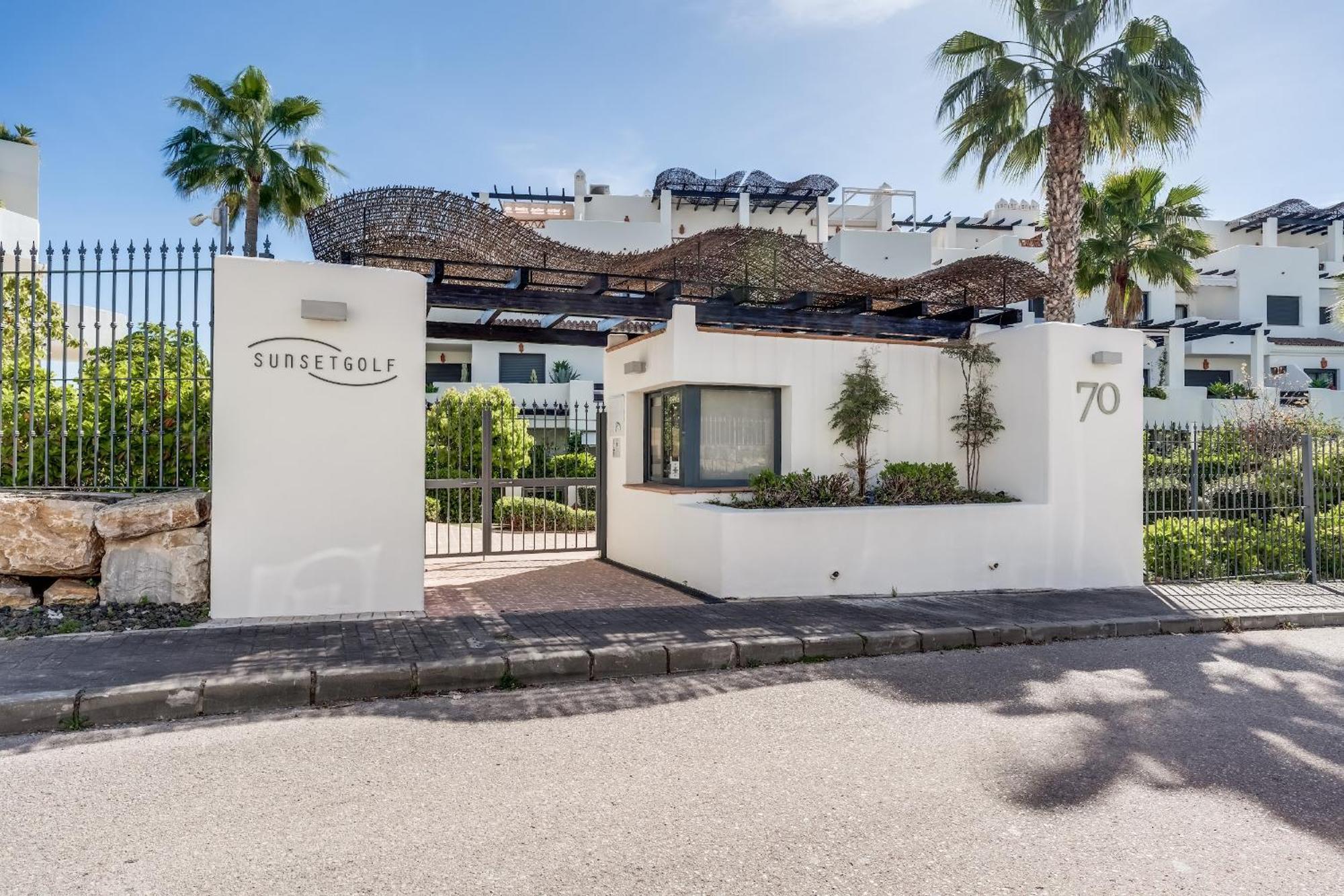 Sunset Golf - With Pool And Parking Appartement