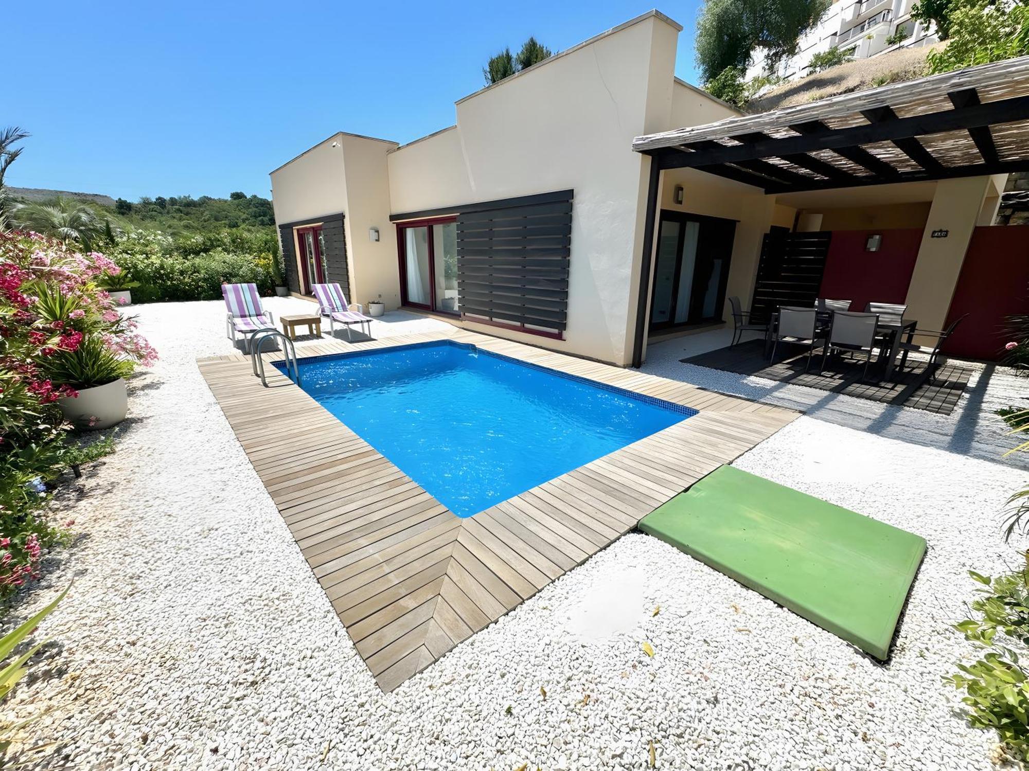 With Private Pool *