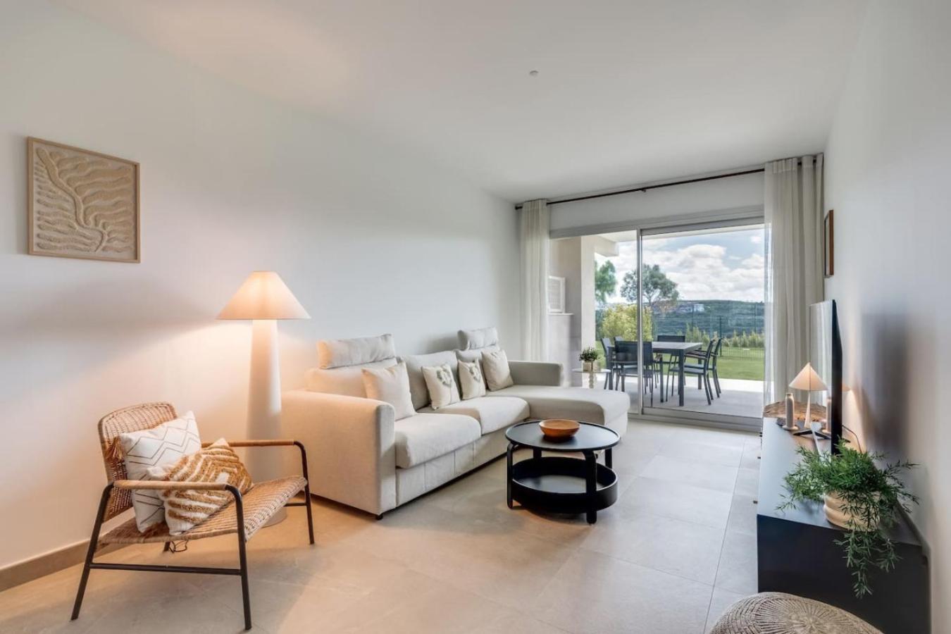 Apartment 2br Sunny Golf Apt. Tuin Met Golfbaan Uitzicht Estepona