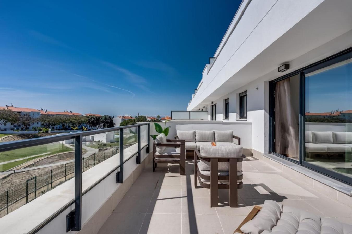Aranya - Stylish Apt. With Great Views