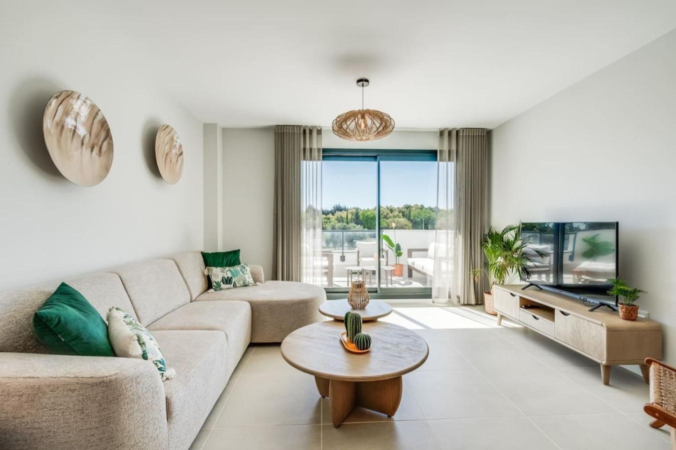 Aranya - Stylish Apt. With Great Views Apartment *