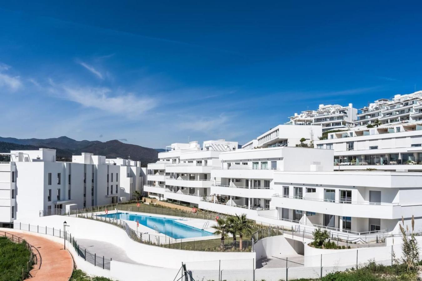 3br With Great Panoramic Views At Oceana Gardens Apartment