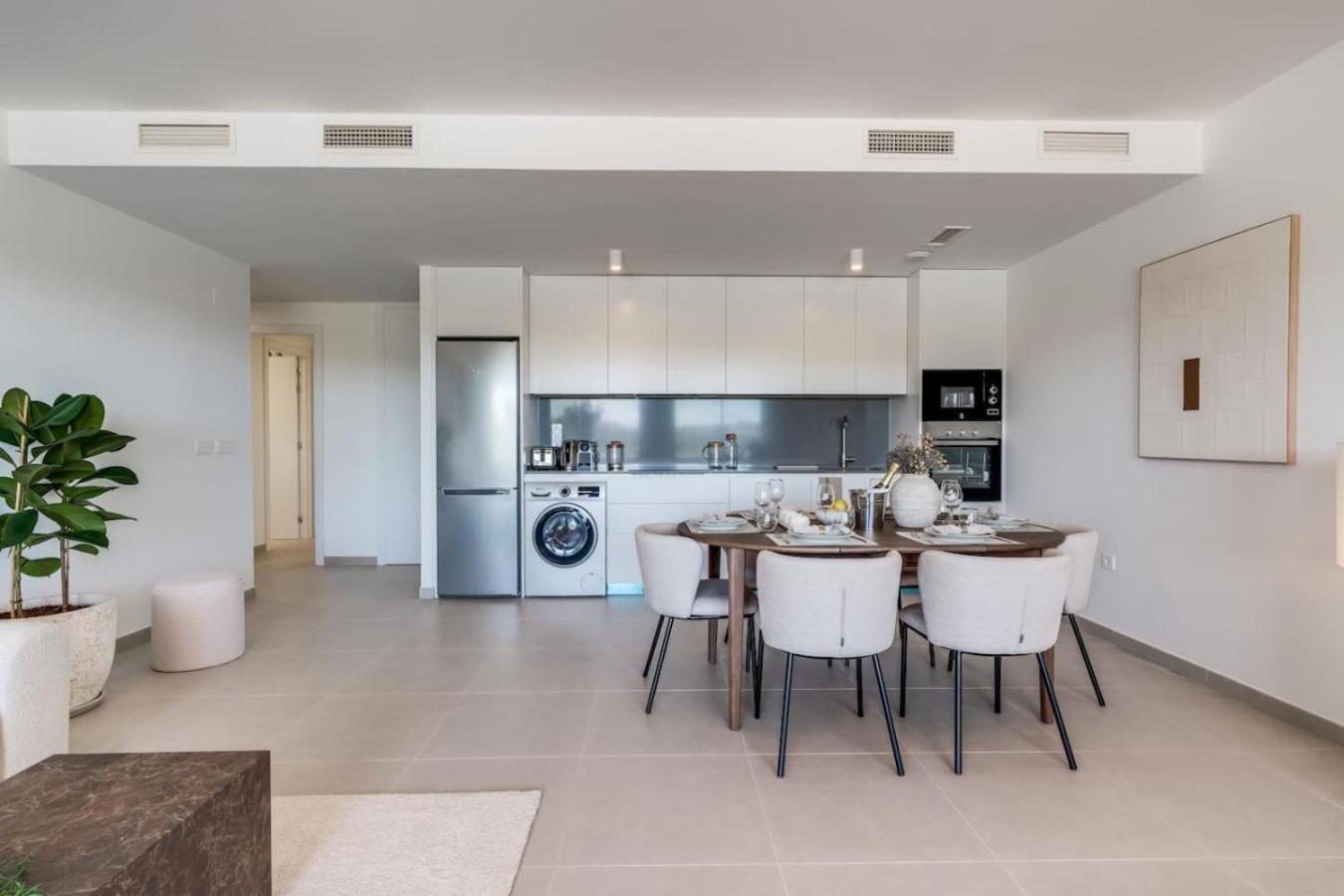 3br With Great Panoramic Views At Oceana Gardens Apartment