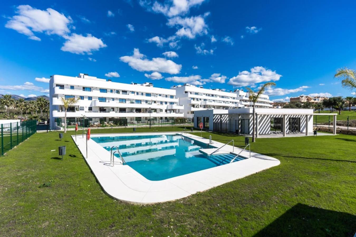 Aranya - Stylish 2br Apt. With Pool View Apartamento