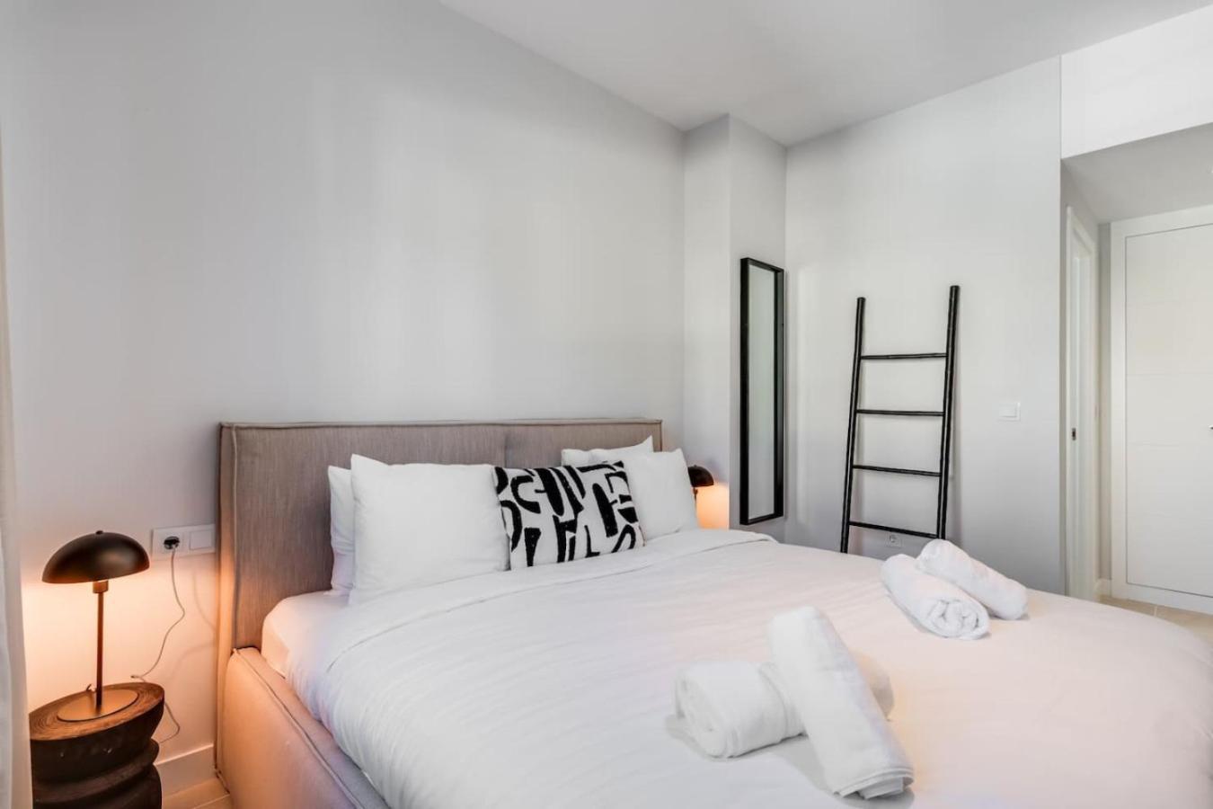 Aranya - Stylish 2br Apt. With Pool View Apartamento Estepona