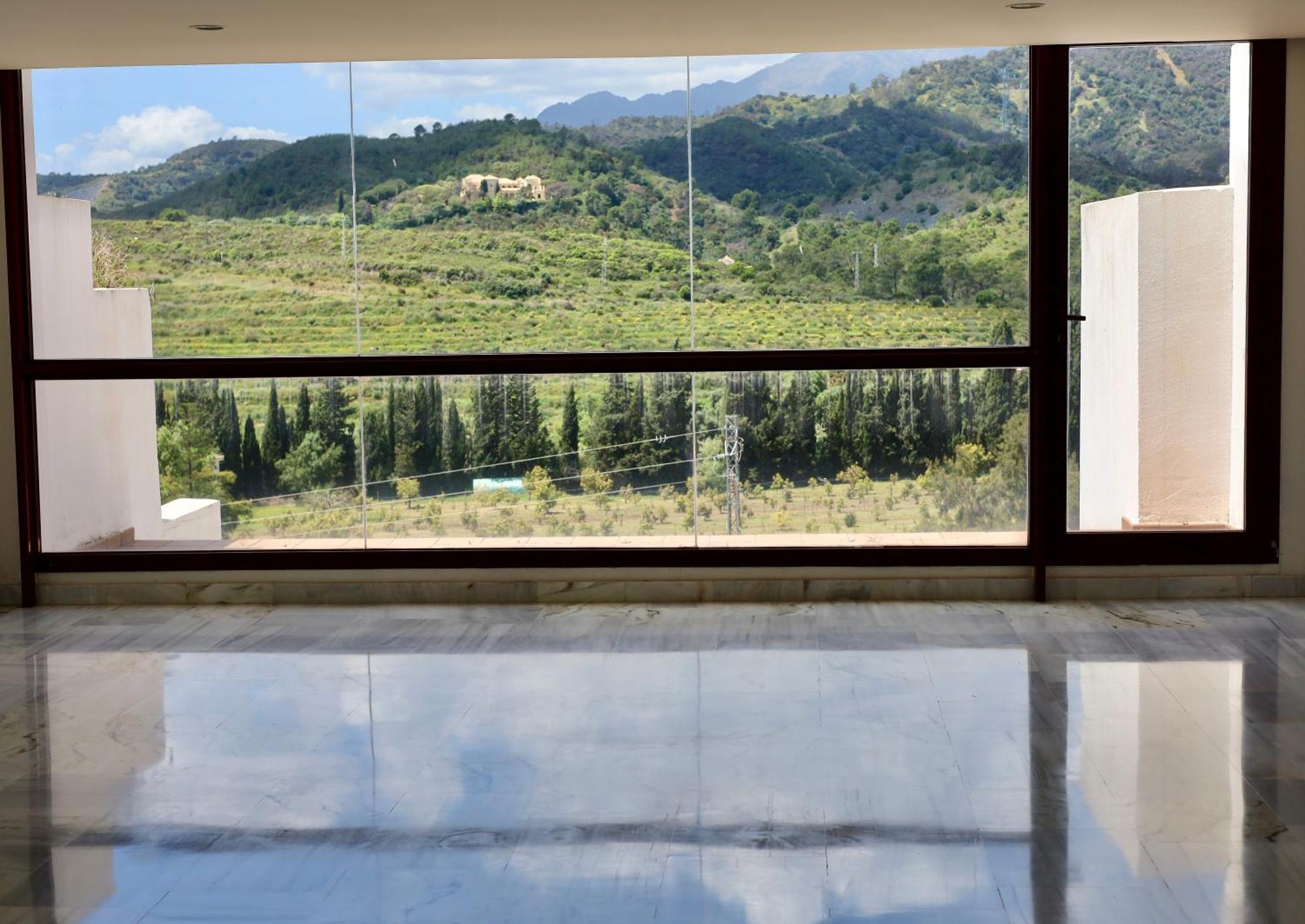 Rentitspain Charming Gym, Jacuzzi Y Balcon Apartamento Estepona