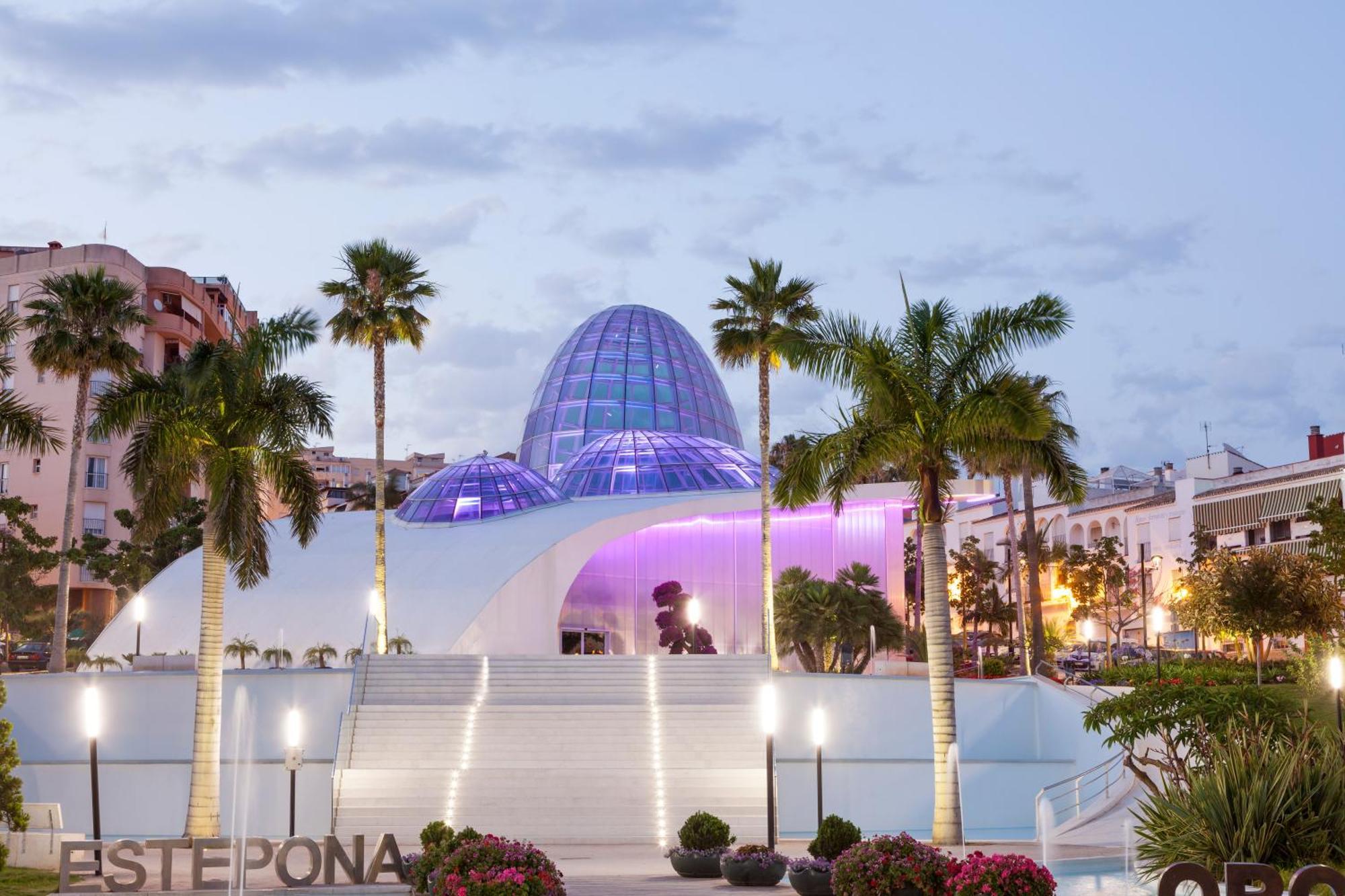 Stylish 3-bed With Sea & Pool Views Estepona