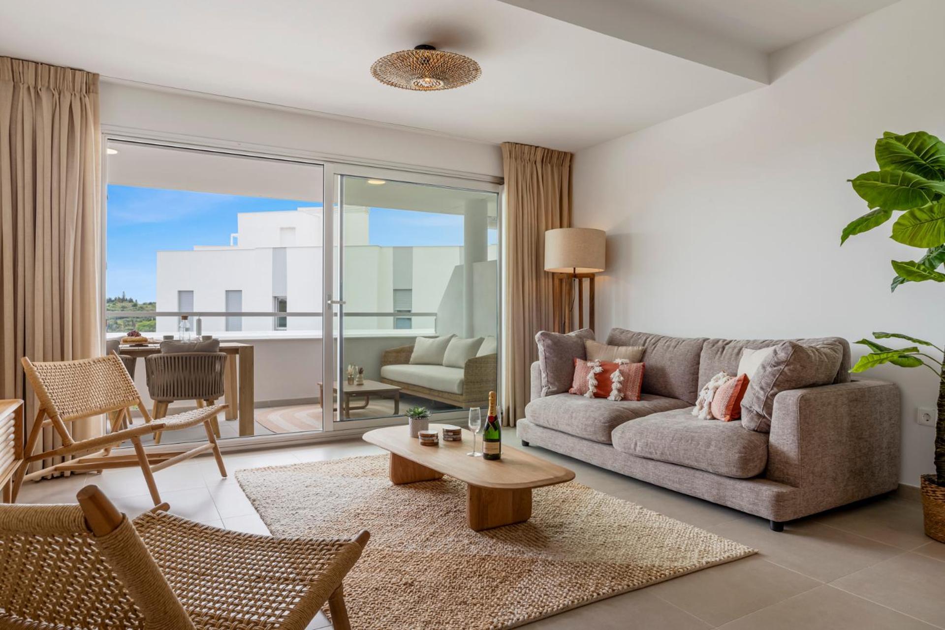 Stylish 3-bed With Sea & Pool Views Appartement Estepona